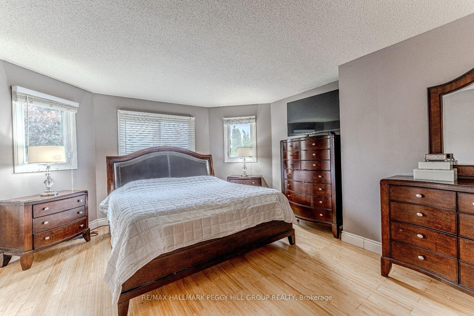 Photo 13 of 188 Kozlov Street, Barrie, West Bayfield — HOMEH