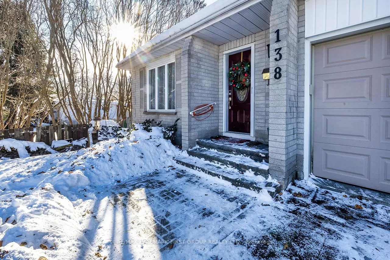 Photo 2 of 138 Orchard Heights Drive, Clarington, Newcastle — HOMEH