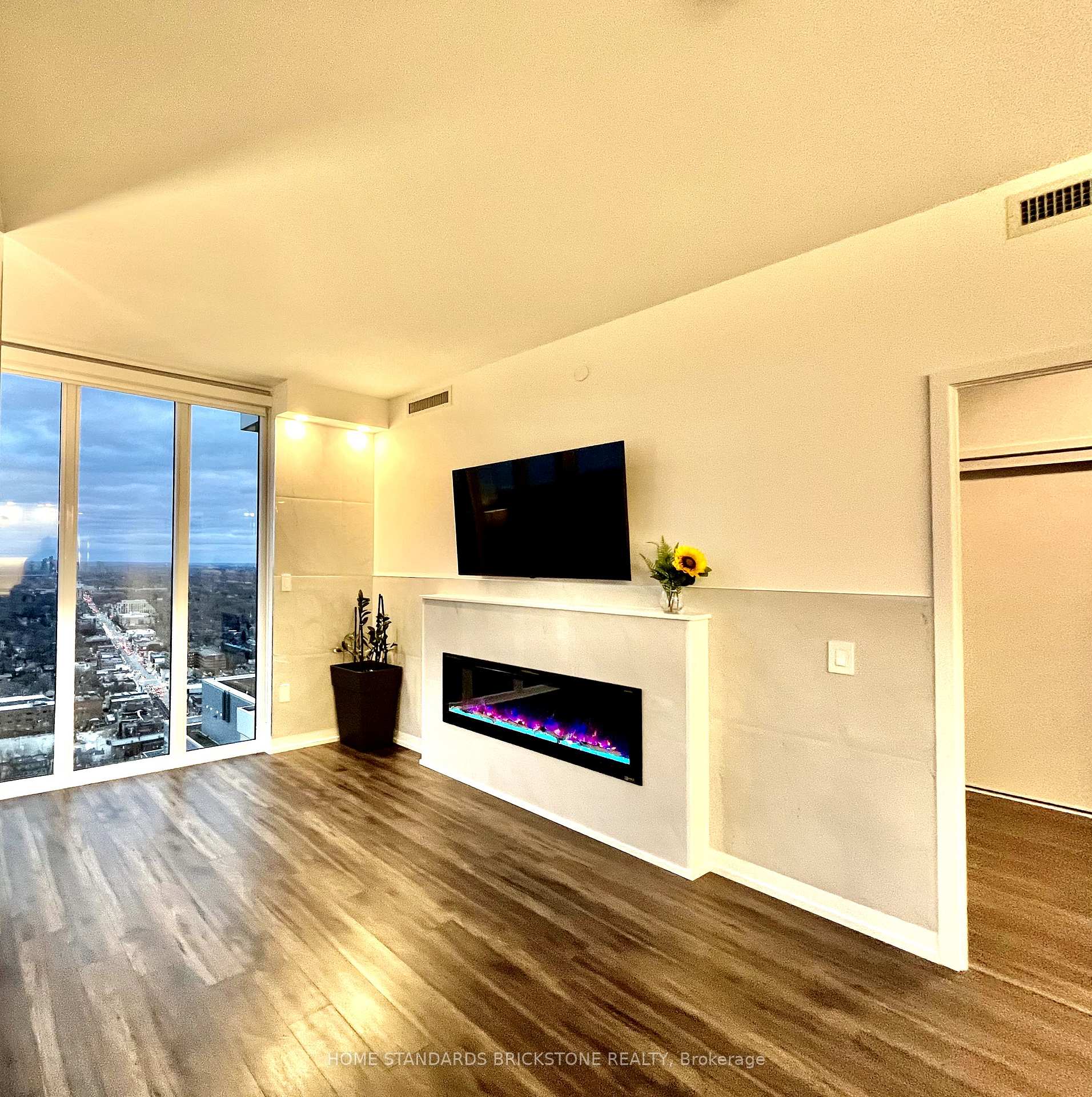 Photo 8 of Unit 3004, 33 Helendale Avenue, Toronto, Yonge-Eglinton — HOMEH