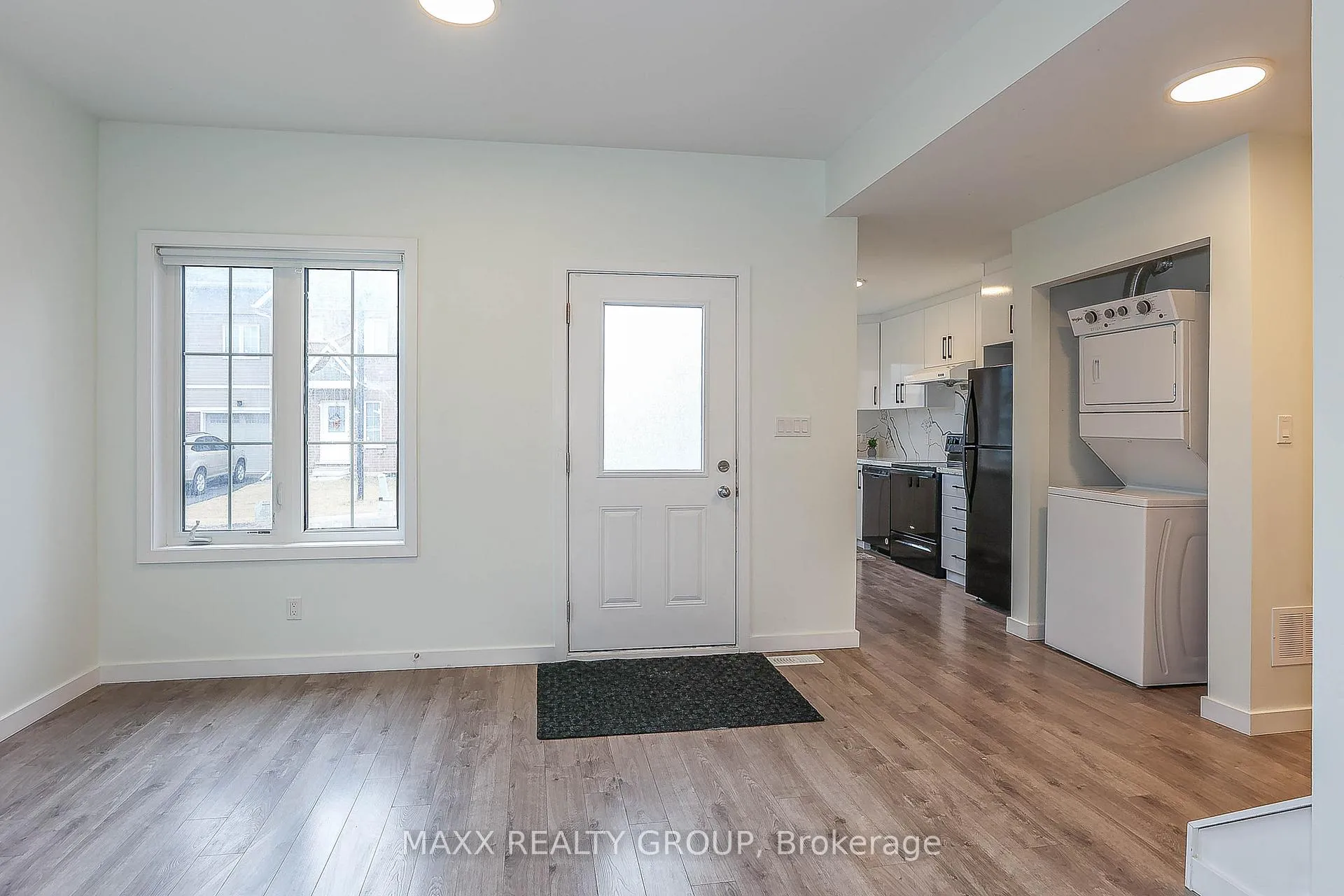 Photo 6 of 41 Waterleaf Trail, Welland, Broadway — HOMEH