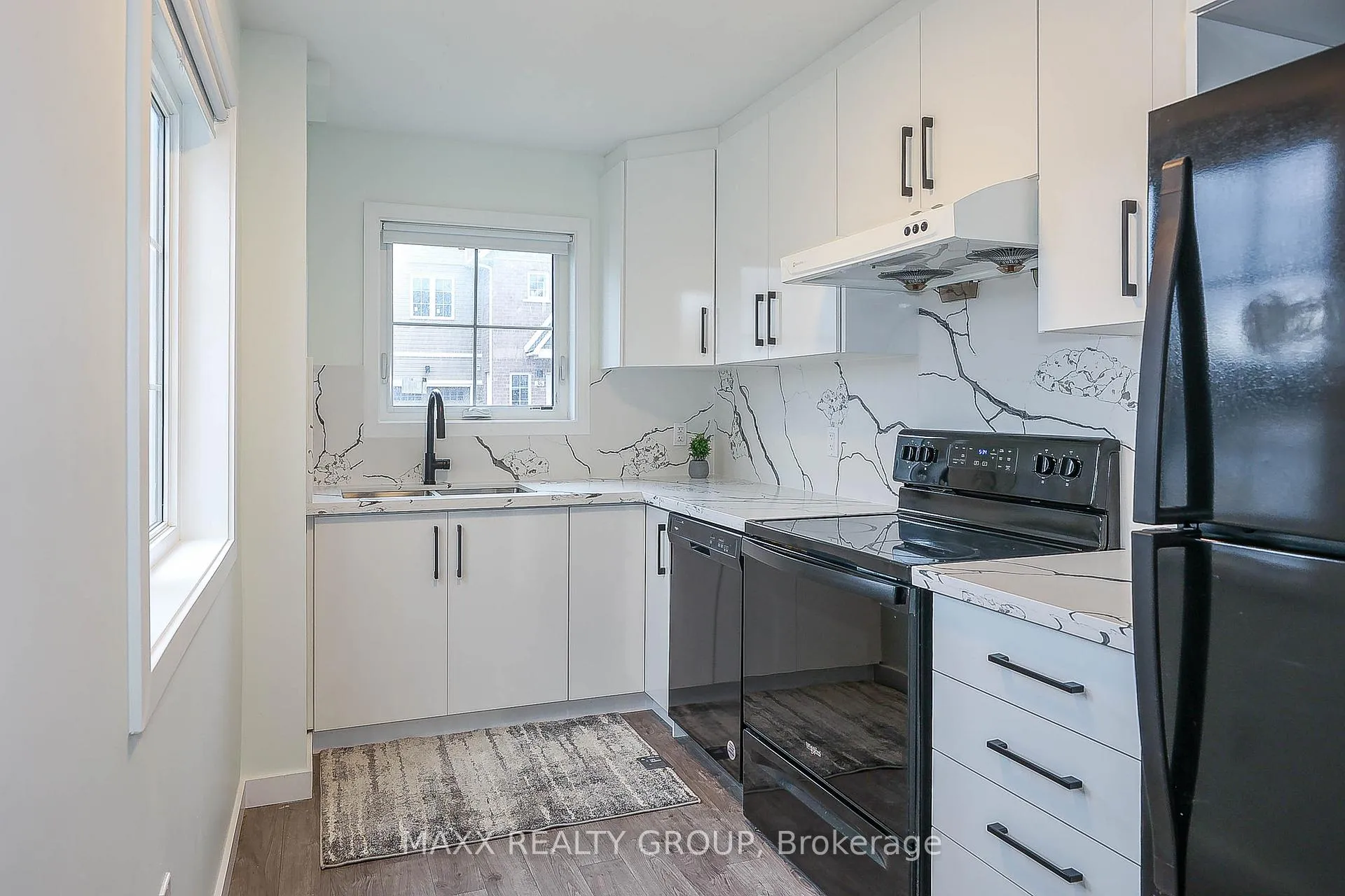 Photo 8 of 41 Waterleaf Trail, Welland, Broadway — HOMEH