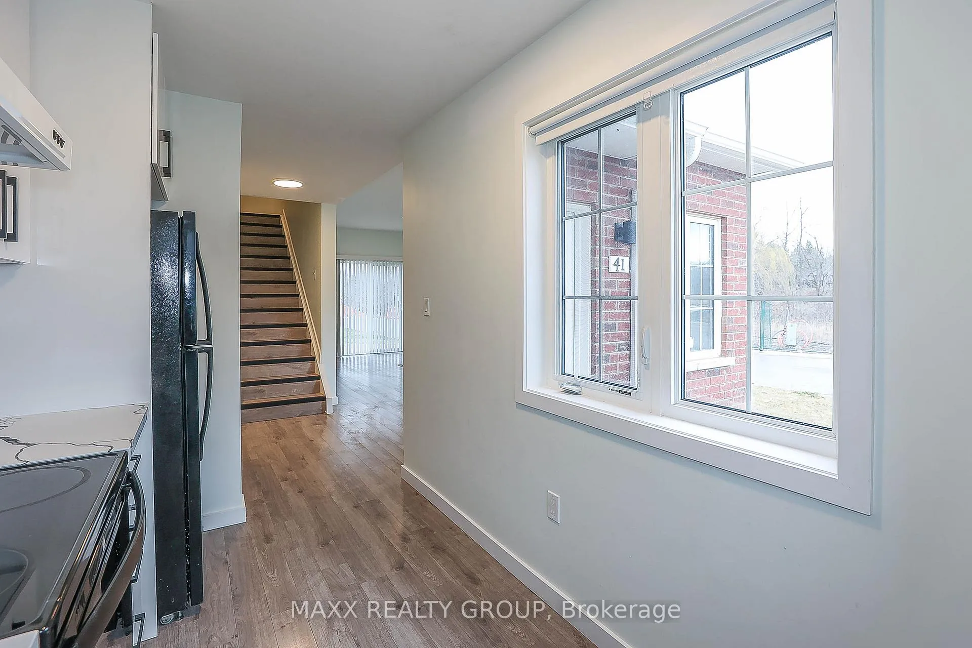 Photo 10 of 41 Waterleaf Trail, Welland, Broadway — HOMEH