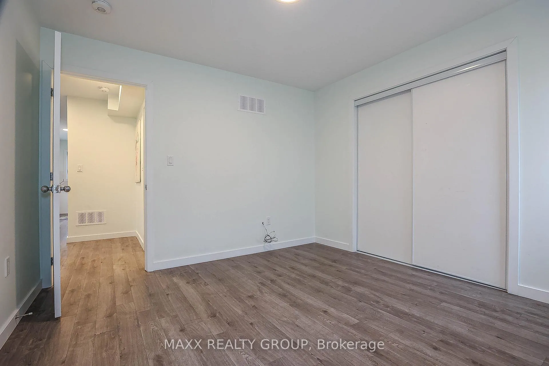 Photo 16 of 41 Waterleaf Trail, Welland, Broadway — HOMEH