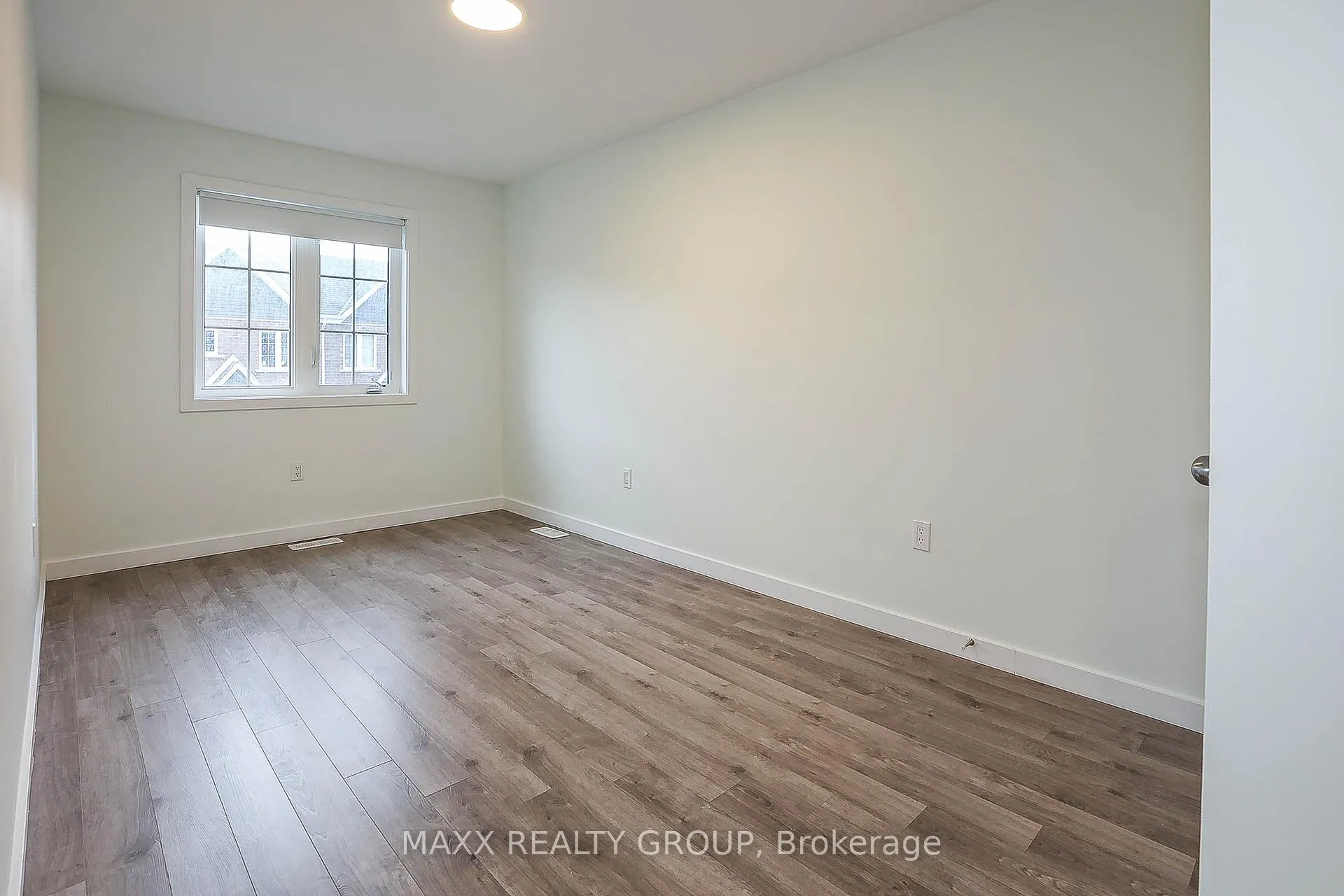 Photo 24 of 41 Waterleaf Trail, Welland, Broadway — HOMEH