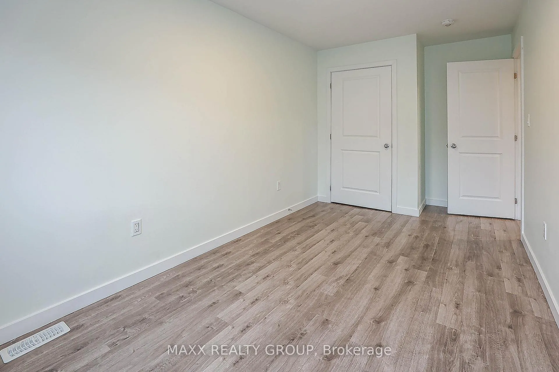 Photo 25 of 41 Waterleaf Trail, Welland, Broadway — HOMEH