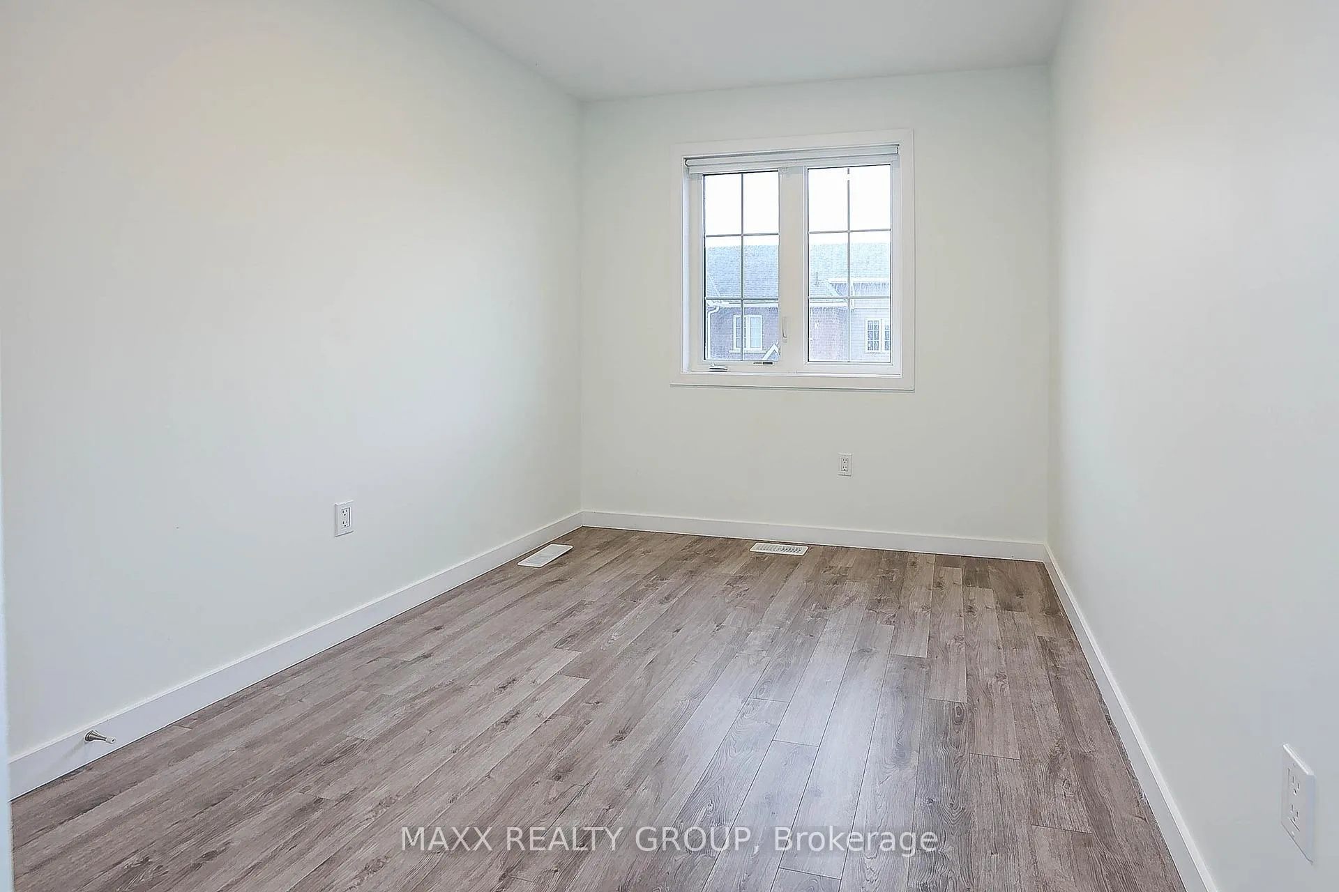 Photo 26 of 41 Waterleaf Trail, Welland, Broadway — HOMEH