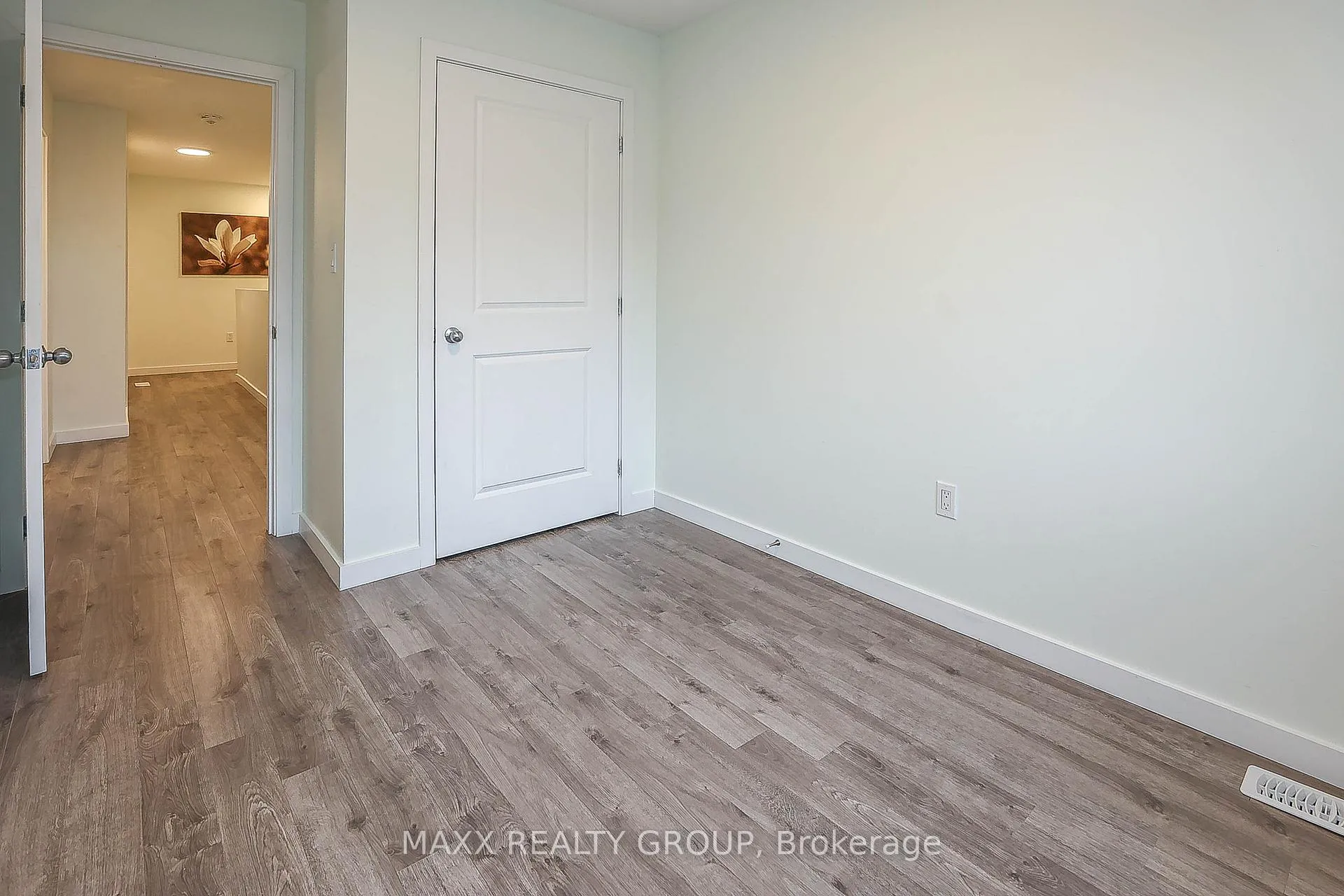 Photo 27 of 41 Waterleaf Trail, Welland, Broadway — HOMEH