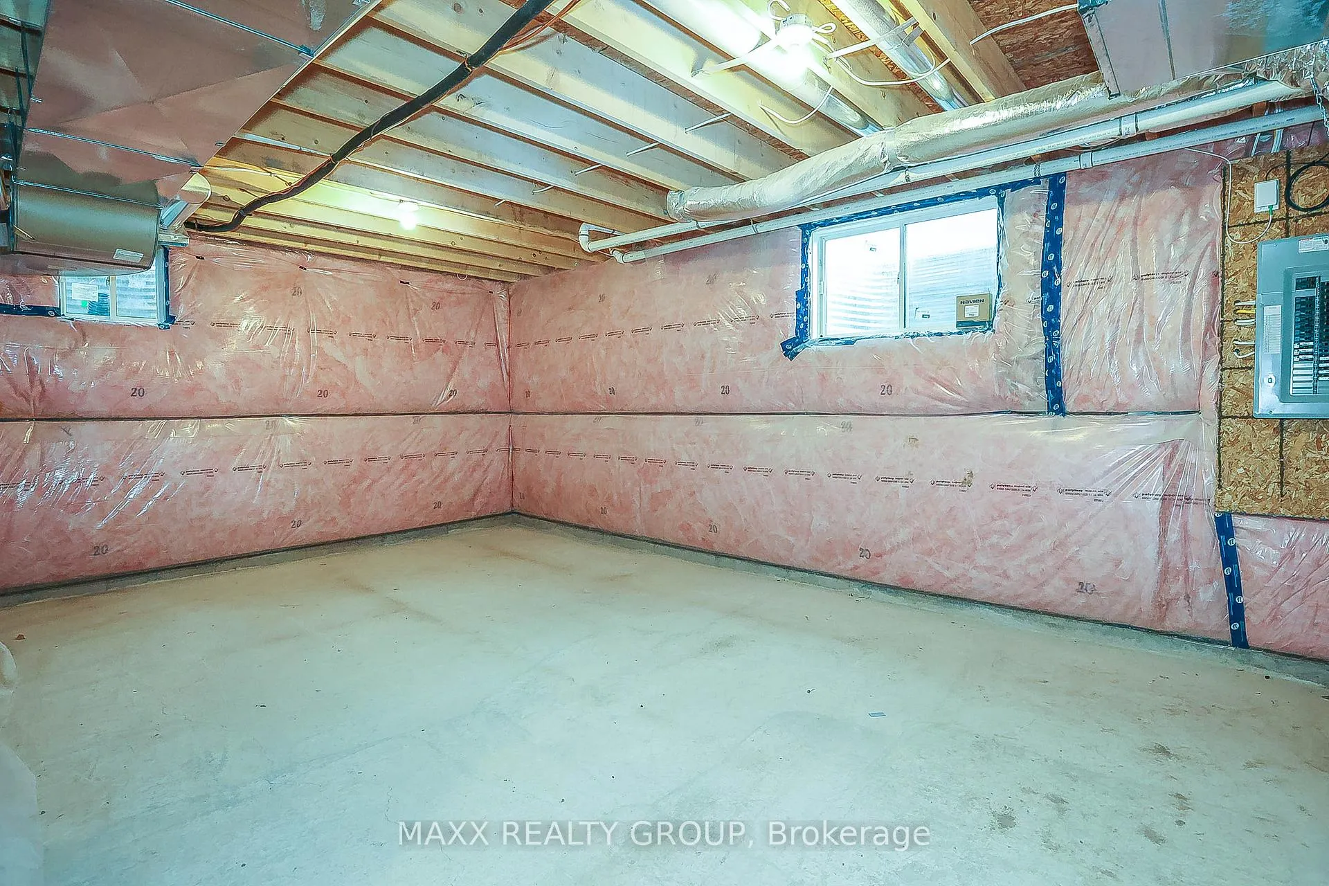 Photo 32 of 41 Waterleaf Trail, Welland, Broadway — HOMEH