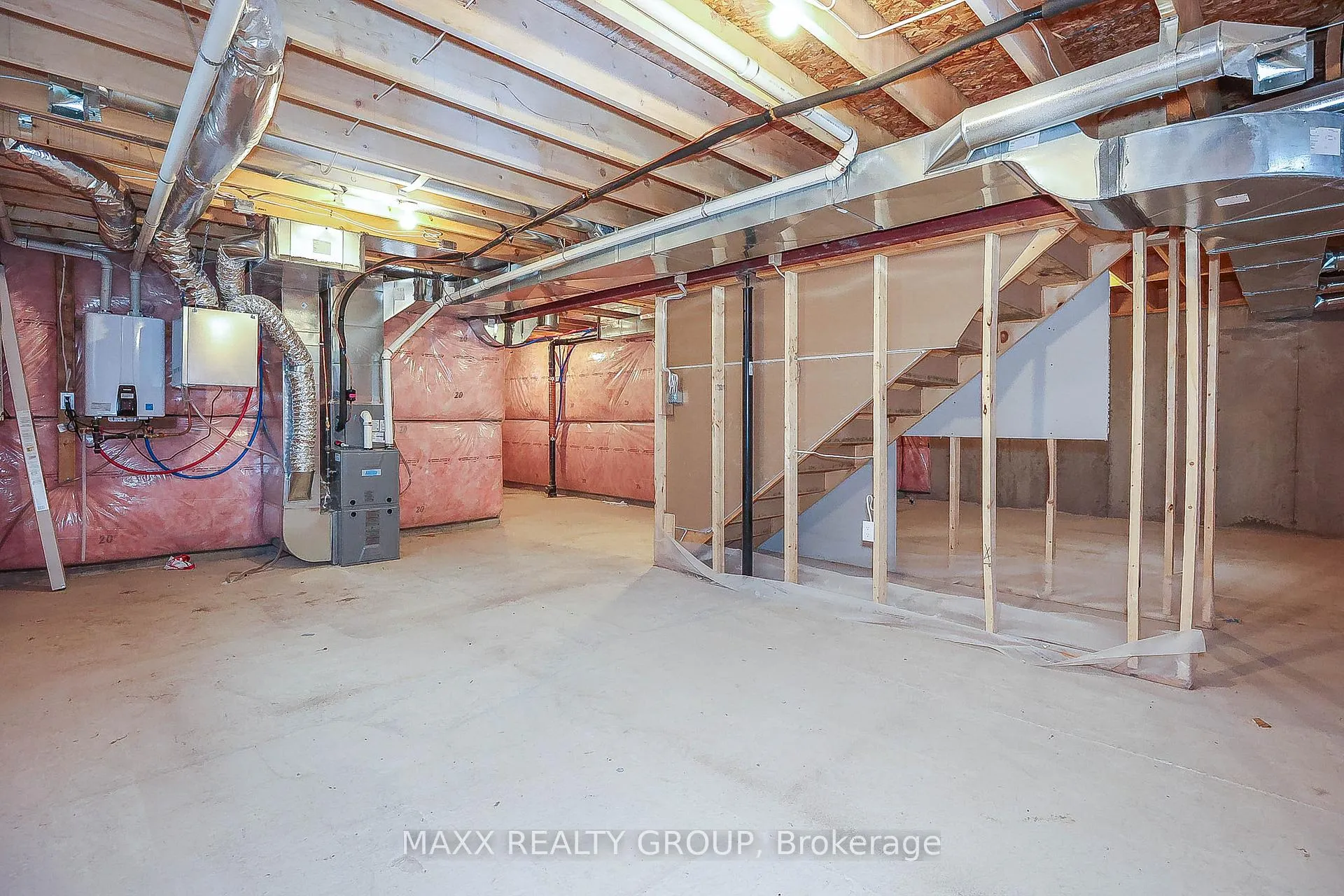 Photo 33 of 41 Waterleaf Trail, Welland, Broadway — HOMEH