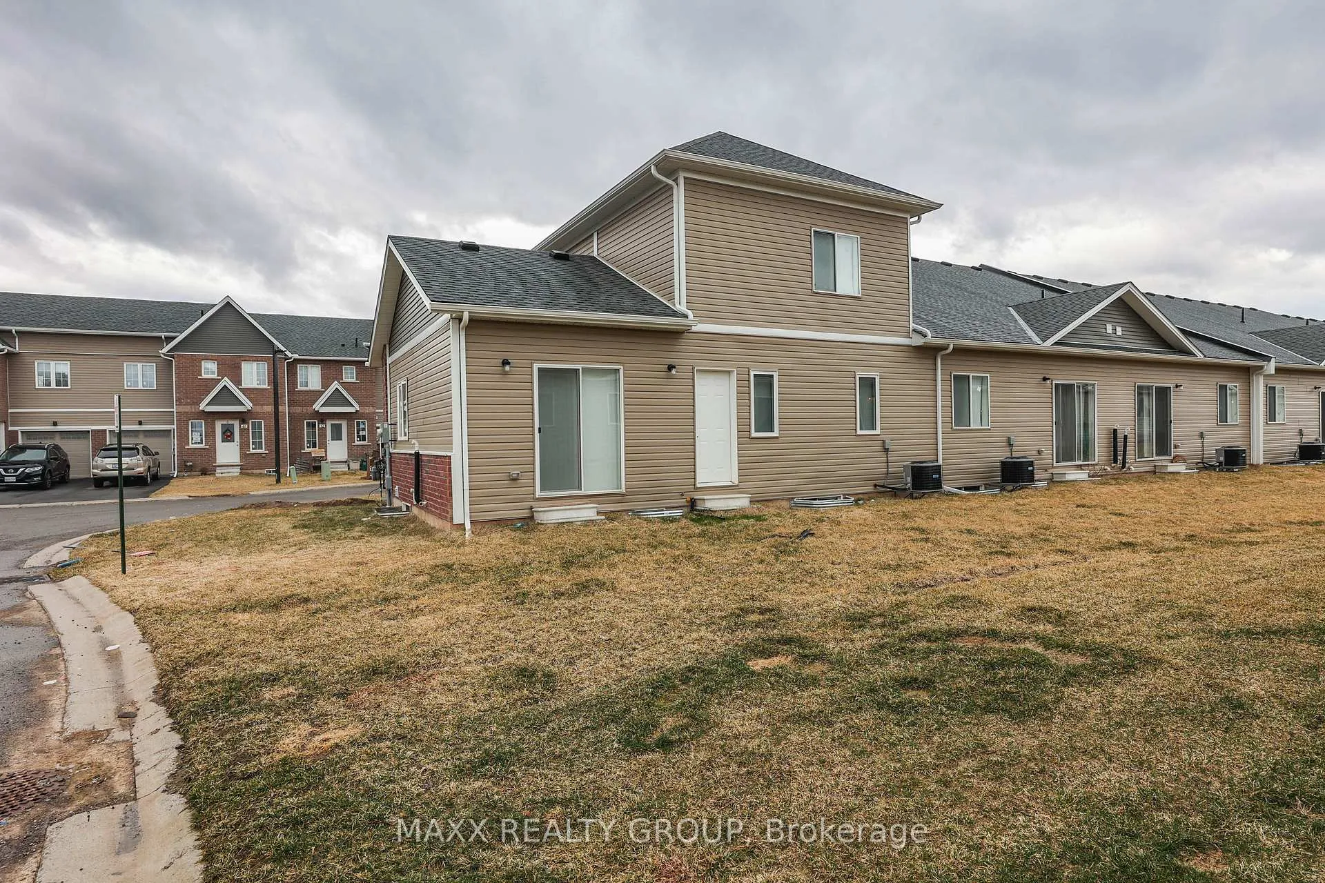 Photo 36 of 41 Waterleaf Trail, Welland, Broadway — HOMEH