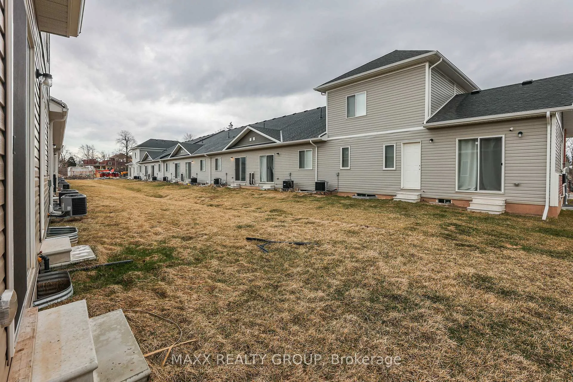 Photo 38 of 41 Waterleaf Trail, Welland, Broadway — HOMEH