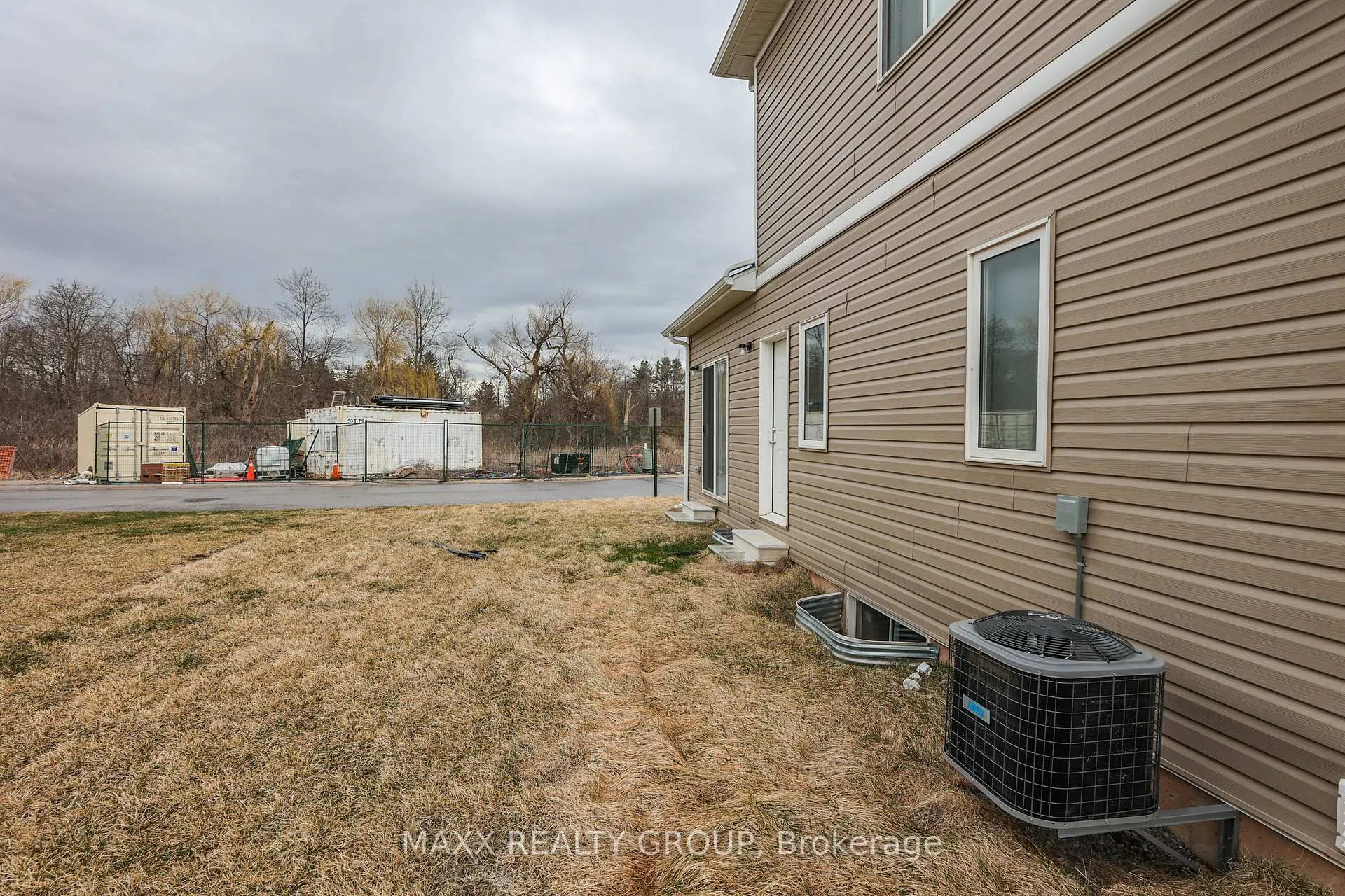 Photo 39 of 41 Waterleaf Trail, Welland, Broadway — HOMEH
