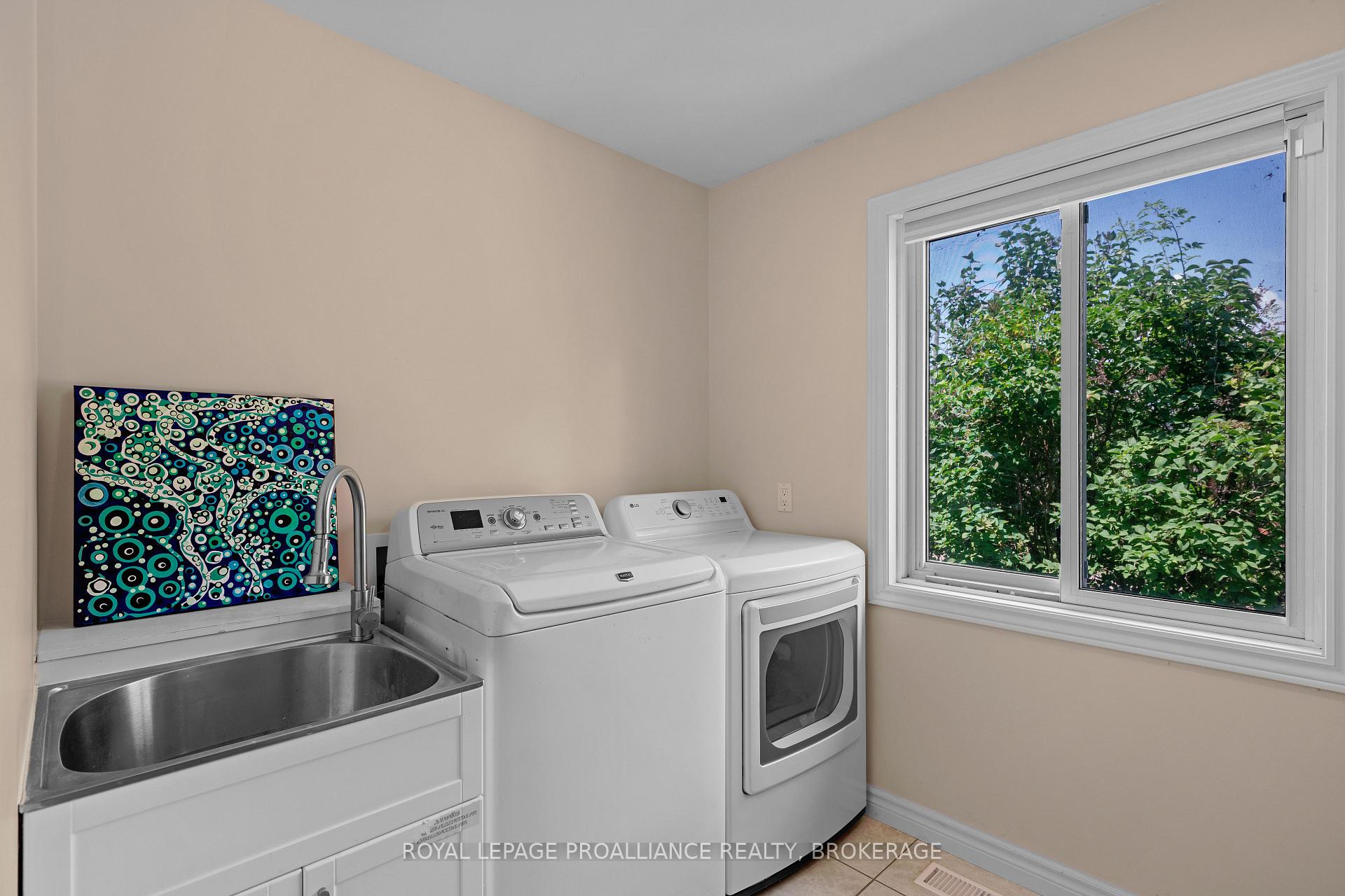 Photo 34 of 515 William Street S, Gananoque — HOMEH