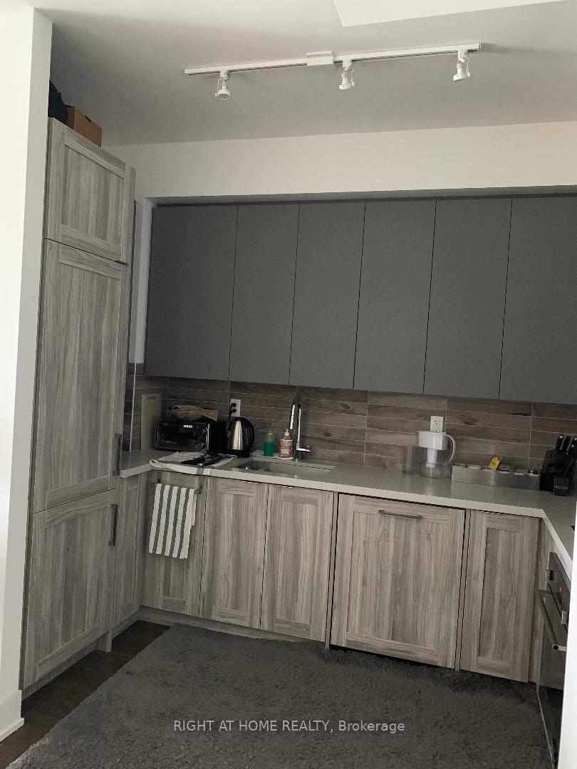 Photo 8 of Unit 1304, 2916 Highway 7 W, Vaughan, Concord — HOMEH