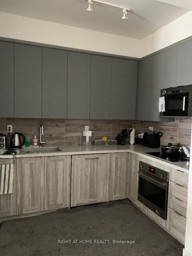 Photo 9 of Unit 1304, 2916 Highway 7 W, Vaughan, Concord — HOMEH