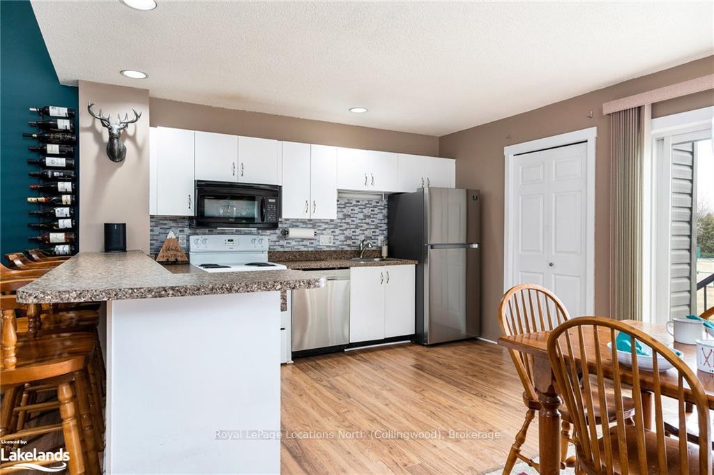 Photo 15 of 470 Oxbow Crescent, Collingwood — HOMEH