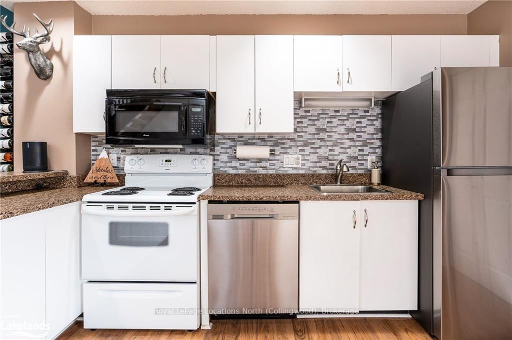 Photo 17 of 470 Oxbow Crescent, Collingwood — HOMEH