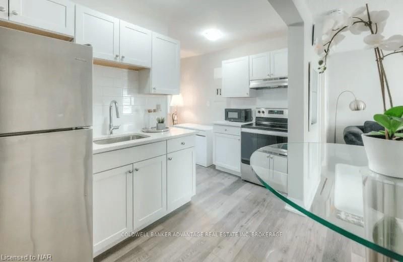 Photo 2 of Unit 4, 81 Gibson Avenue, Hamilton, Gibson — HOMEH
