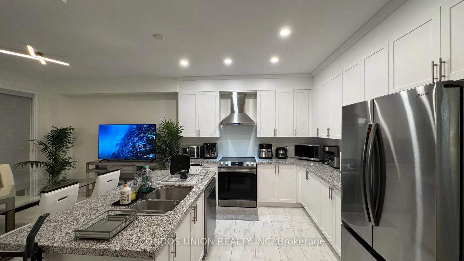 Photo 10 of 149 Rosanne Circle, Wasaga Beach — HOMEH