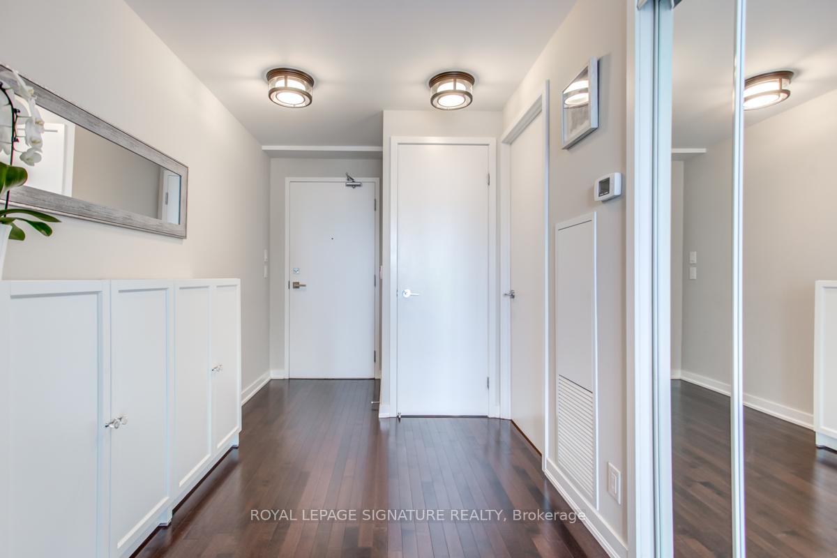Front of Unit 1507, 14 York Street