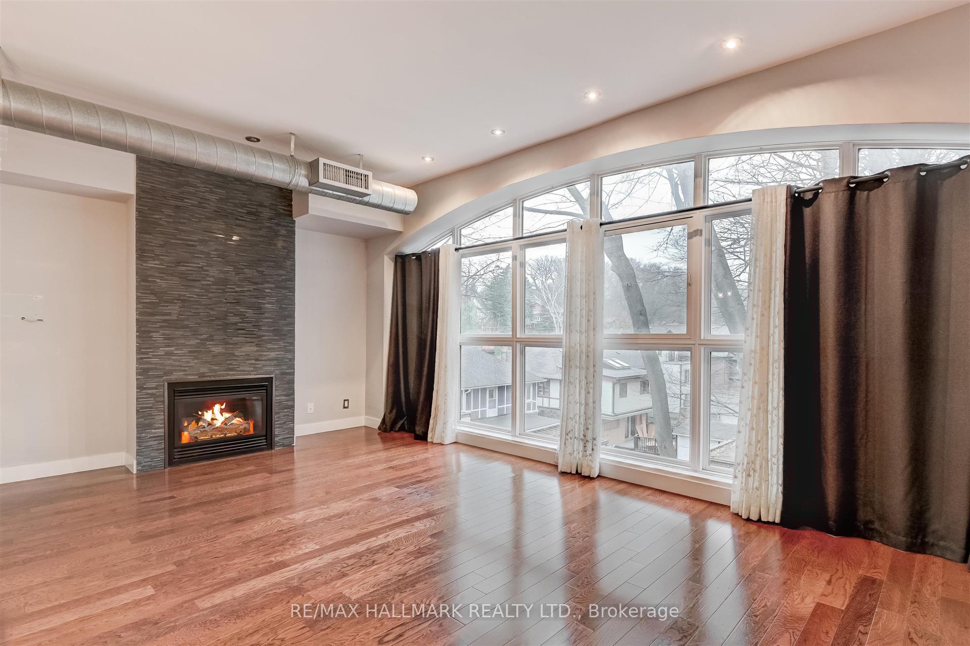 Photo 2 of Unit 8, 2362 Queen Street E, Toronto, The Beaches — HOMEH