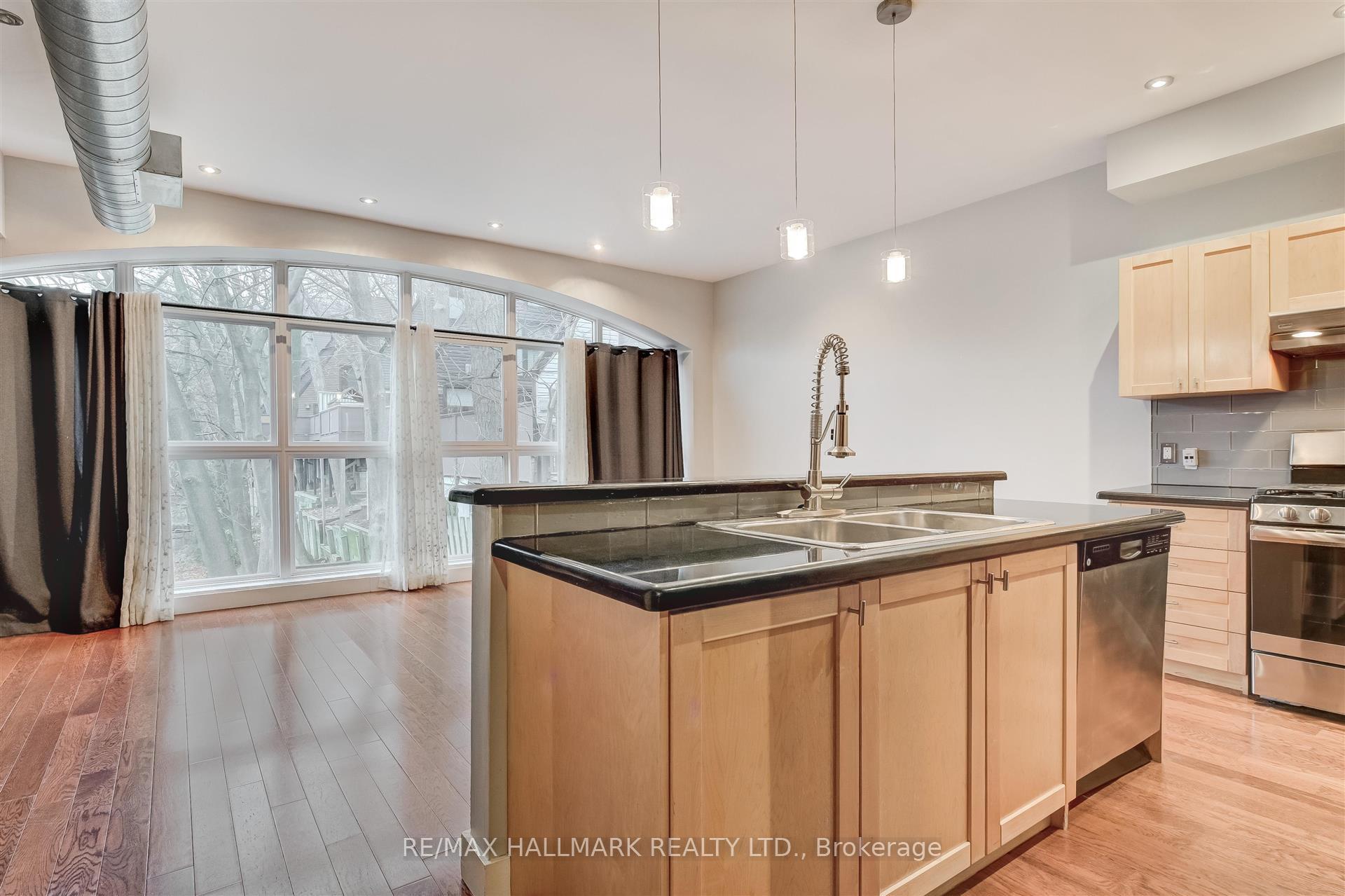 Photo 4 of Unit 8, 2362 Queen Street E, Toronto, The Beaches — HOMEH