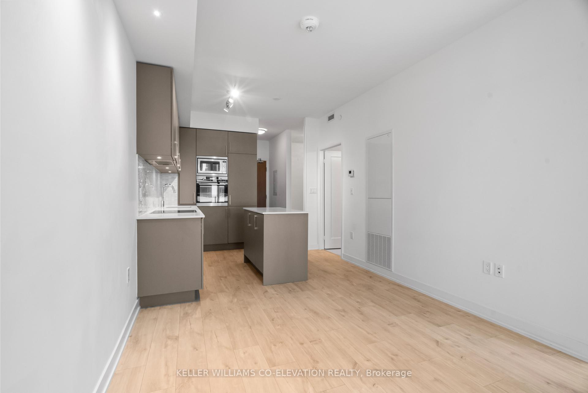 Photo 5 of Unit 911, 27 Bathurst Street, Toronto, Waterfront Communities — HOMEH