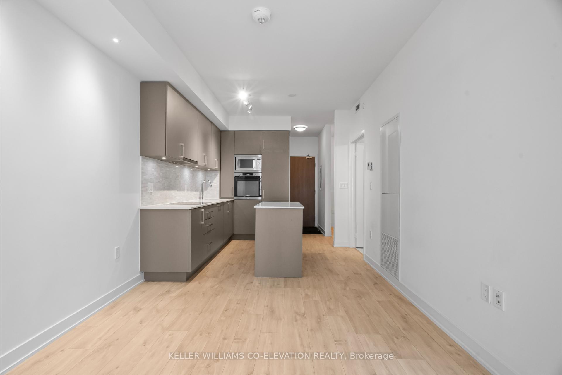 Photo 6 of Unit 911, 27 Bathurst Street, Toronto, Waterfront Communities — HOMEH
