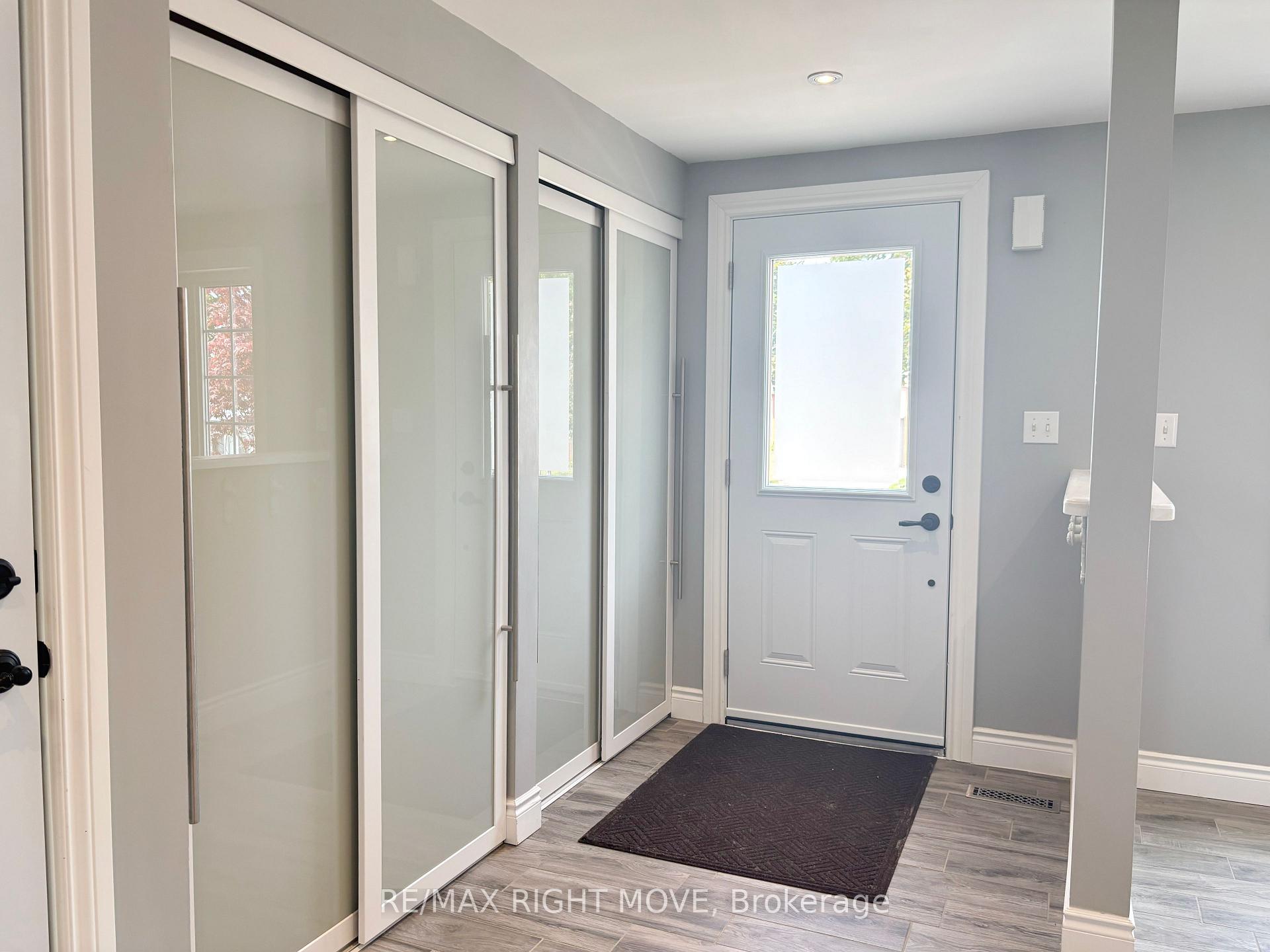 Photo 3 of 131 Athabaska Road, Barrie, Holly — HOMEH