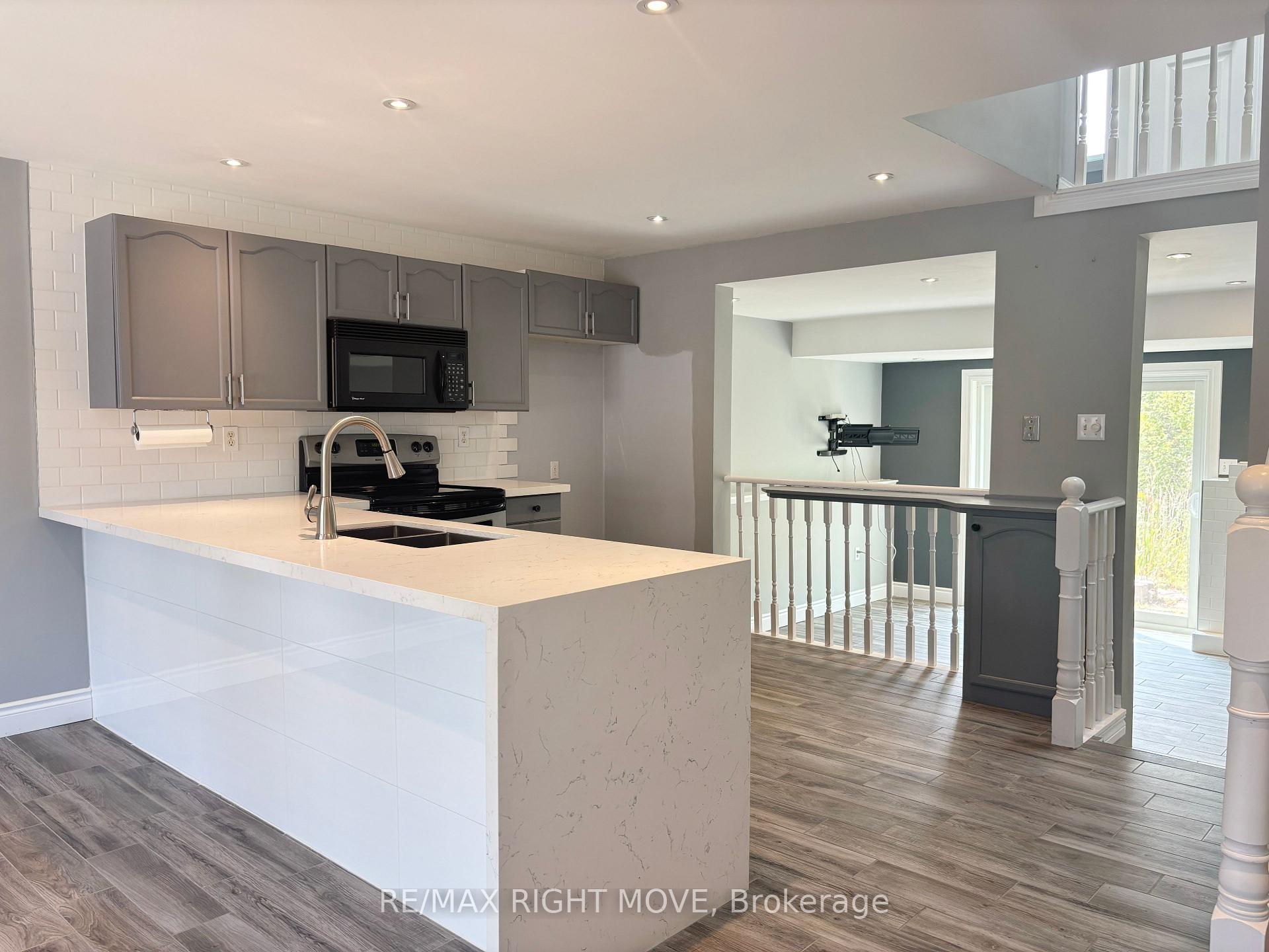 Photo 6 of 131 Athabaska Road, Barrie, Holly — HOMEH