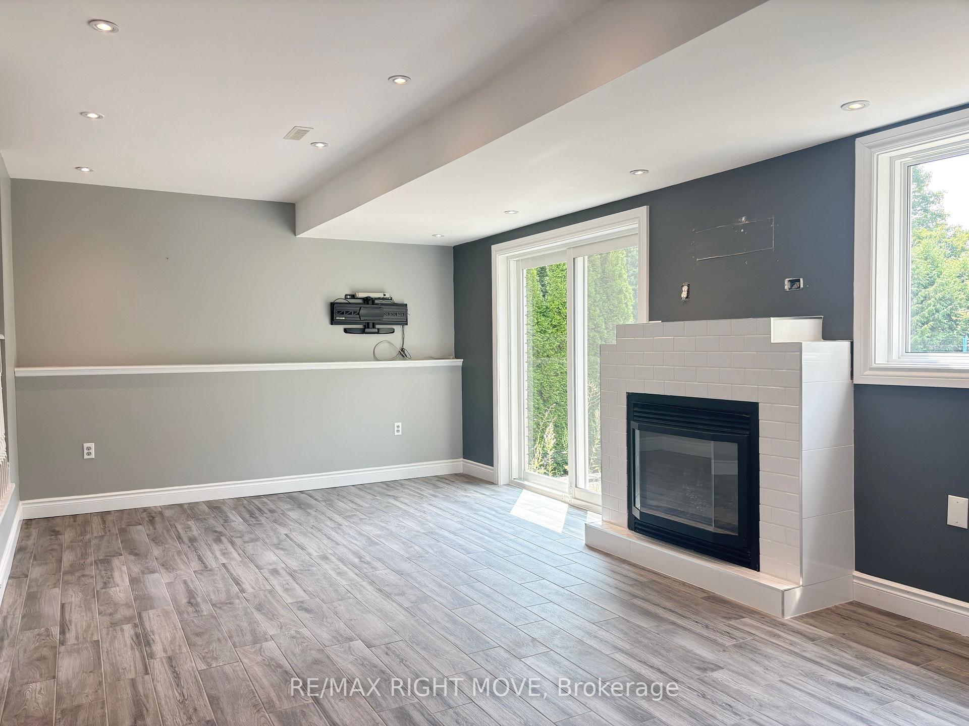Photo 10 of 131 Athabaska Road, Barrie, Holly — HOMEH