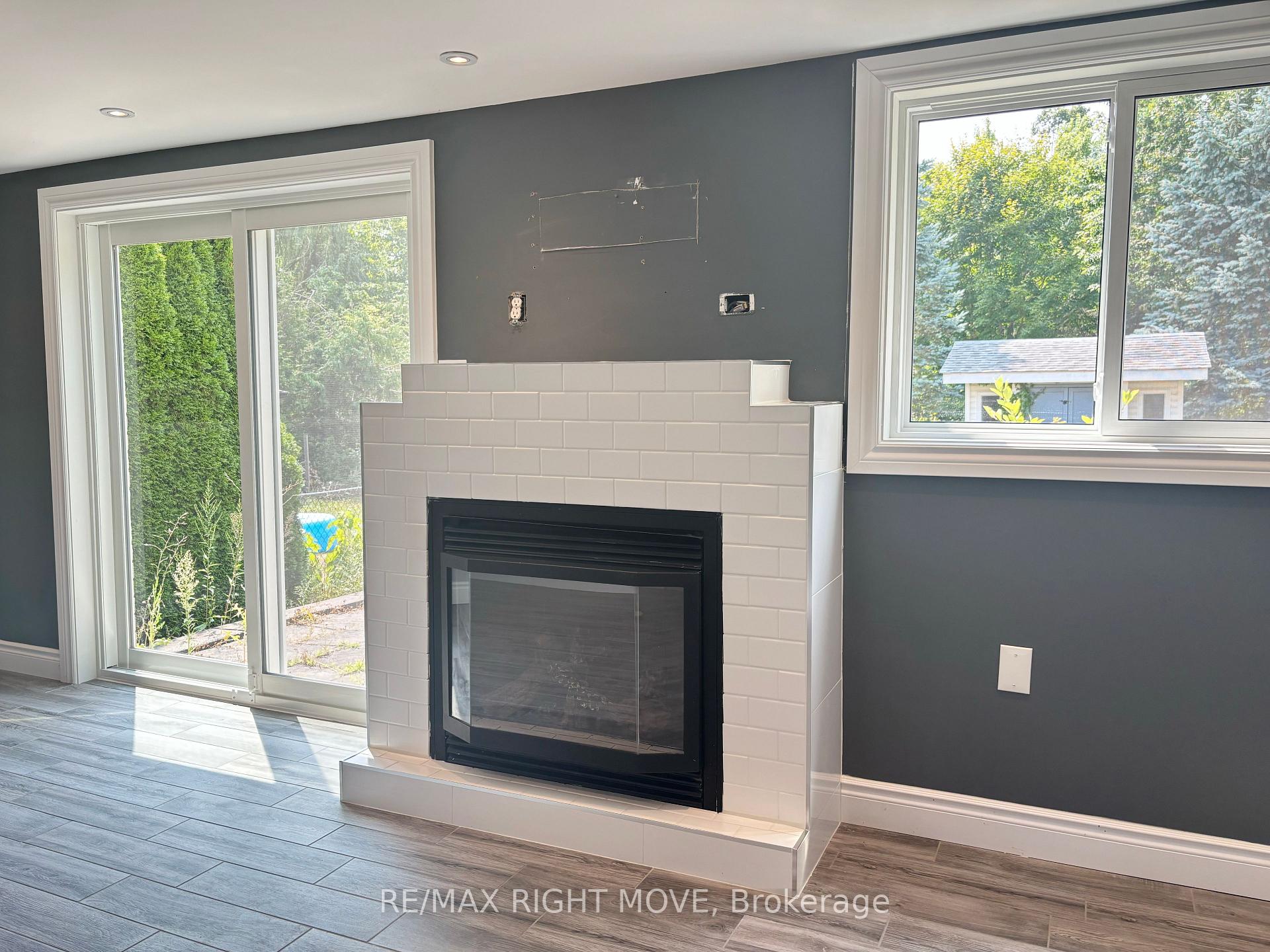 Photo 7 of 131 Athabaska Road, Barrie, Holly — HOMEH