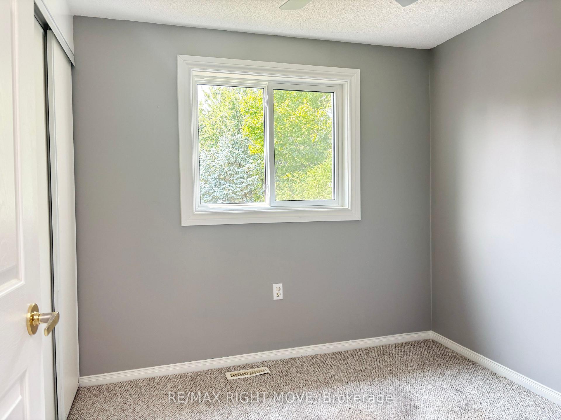 Photo 13 of 131 Athabaska Road, Barrie, Holly — HOMEH
