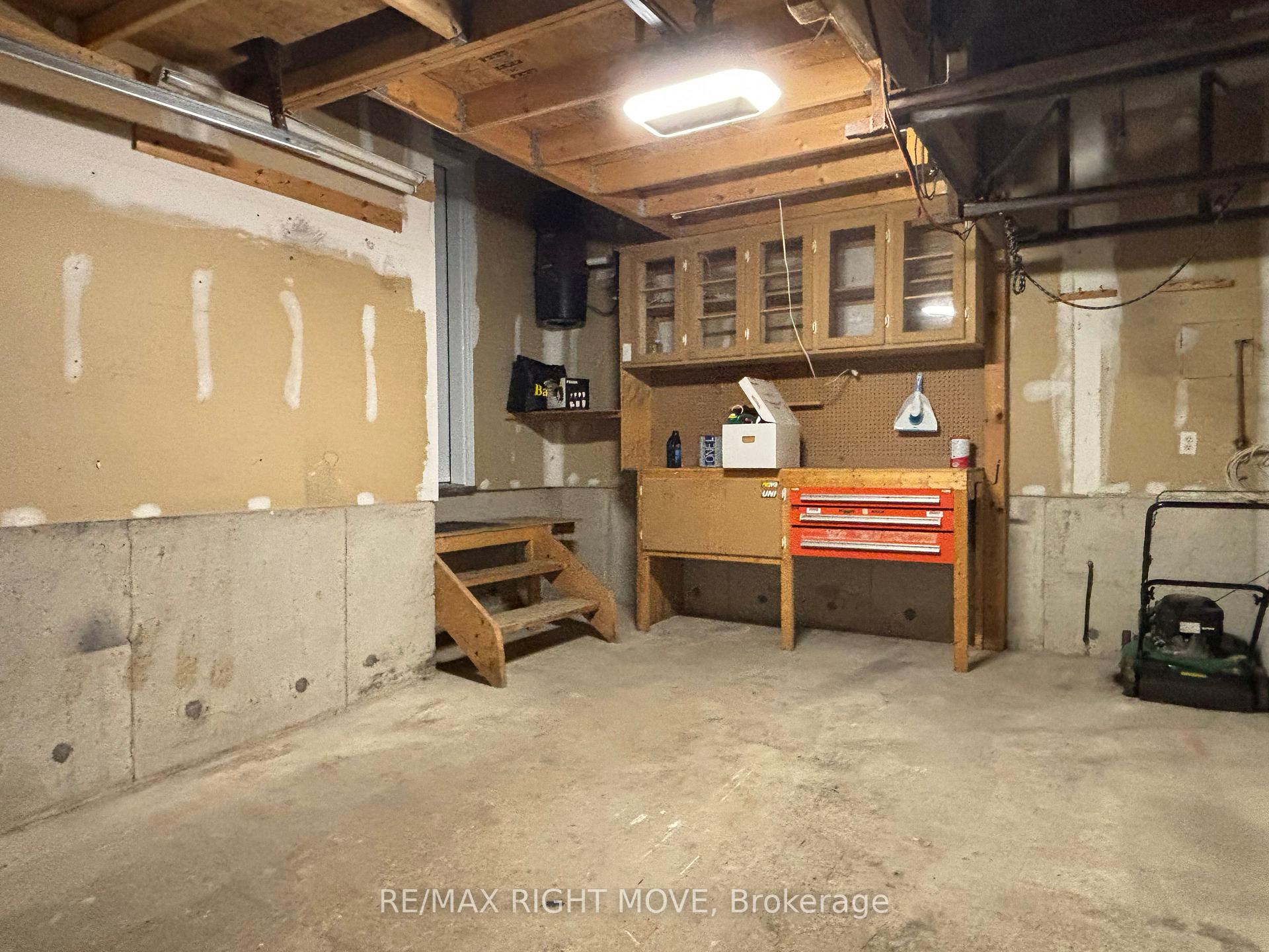 Photo 16 of 131 Athabaska Road, Barrie, Holly — HOMEH
