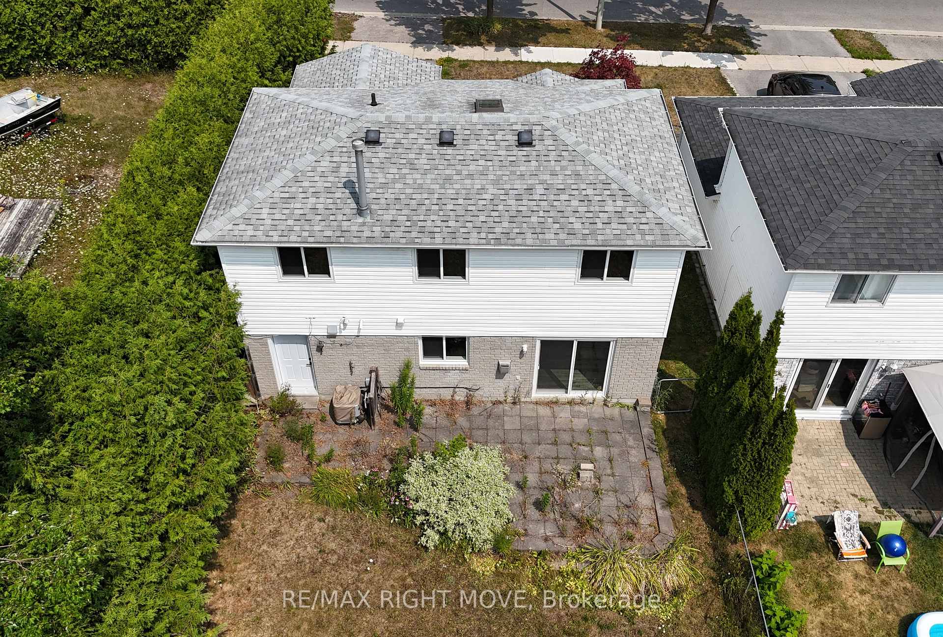 Photo 17 of 131 Athabaska Road, Barrie, Holly — HOMEH