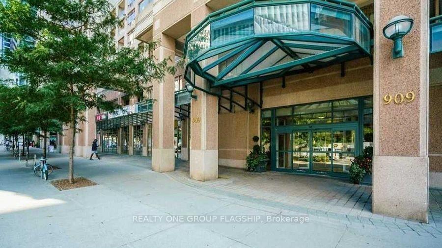 Photo 3 of Unit 2209, 909 Bay St. Street, Toronto, Bay Street Corridor — HOMEH