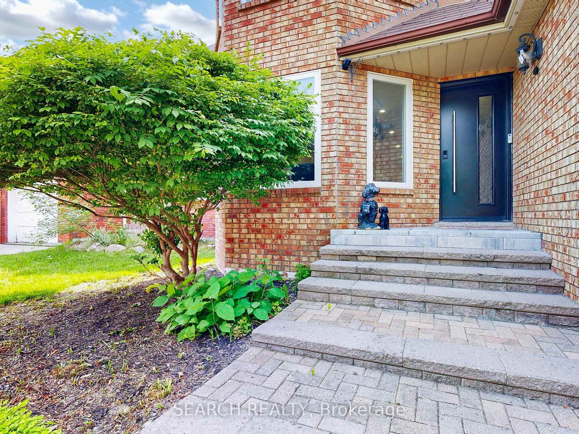 Photo 4 of 2 Angus Drive, Ajax, Central — HOMEH