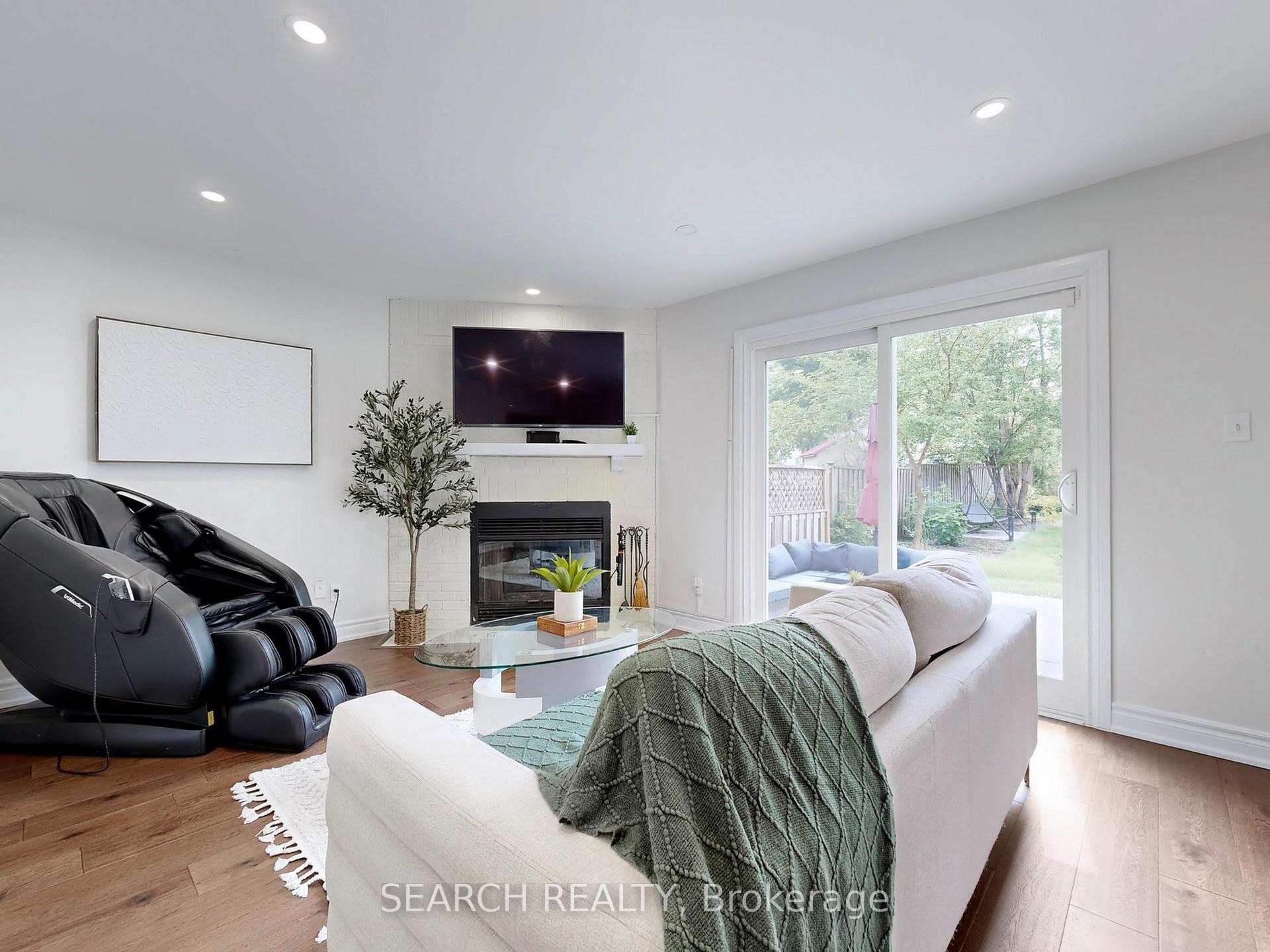 Photo 8 of 2 Angus Drive, Ajax, Central — HOMEH