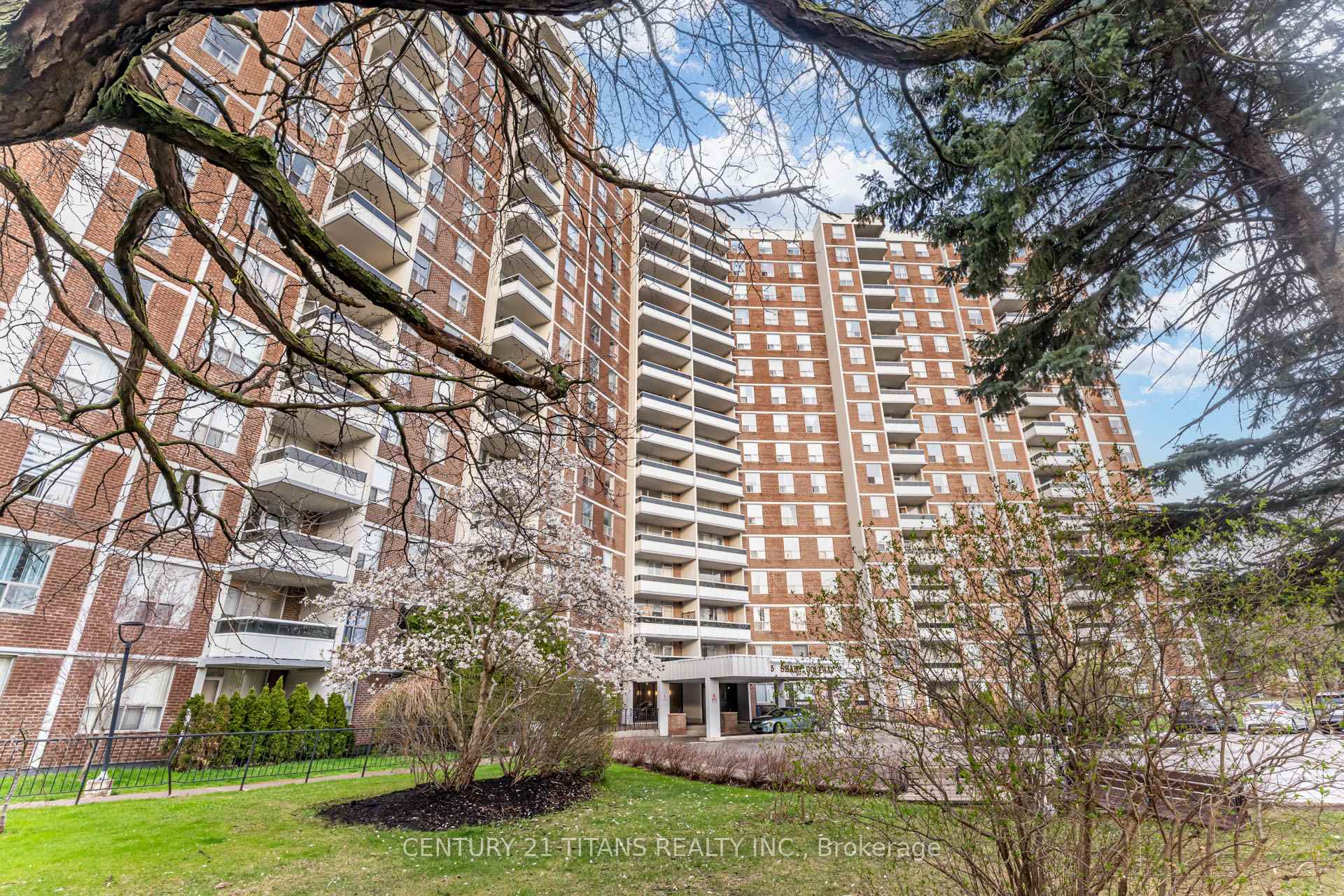 Photo 4 of Unit 1510, 5 Shady Golfway, Toronto, Flemingdon Park — HOMEH