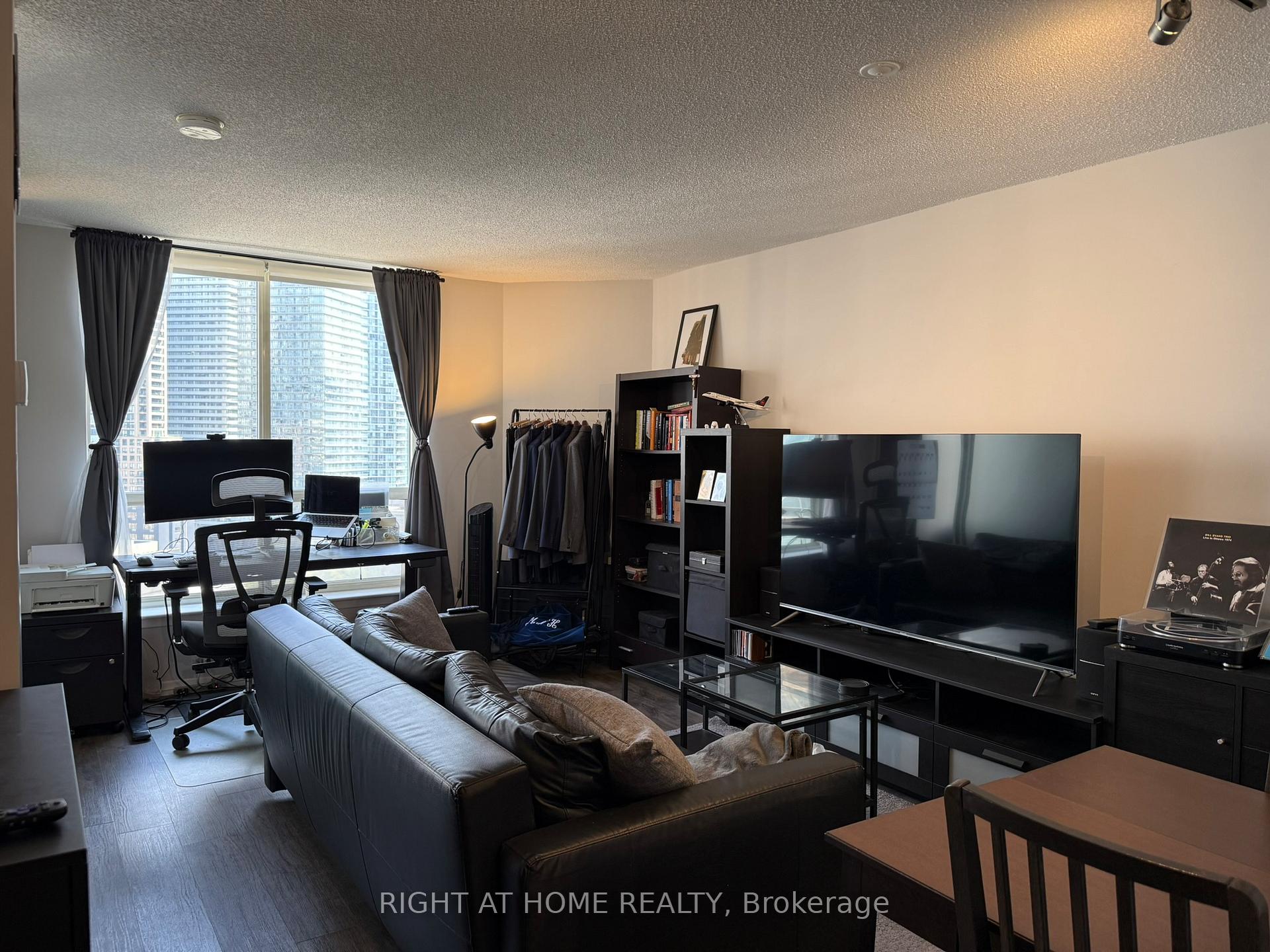 Photo 6 of Unit 2005, 44 St Joseph Street, Toronto, Bay Street Corridor — HOMEH