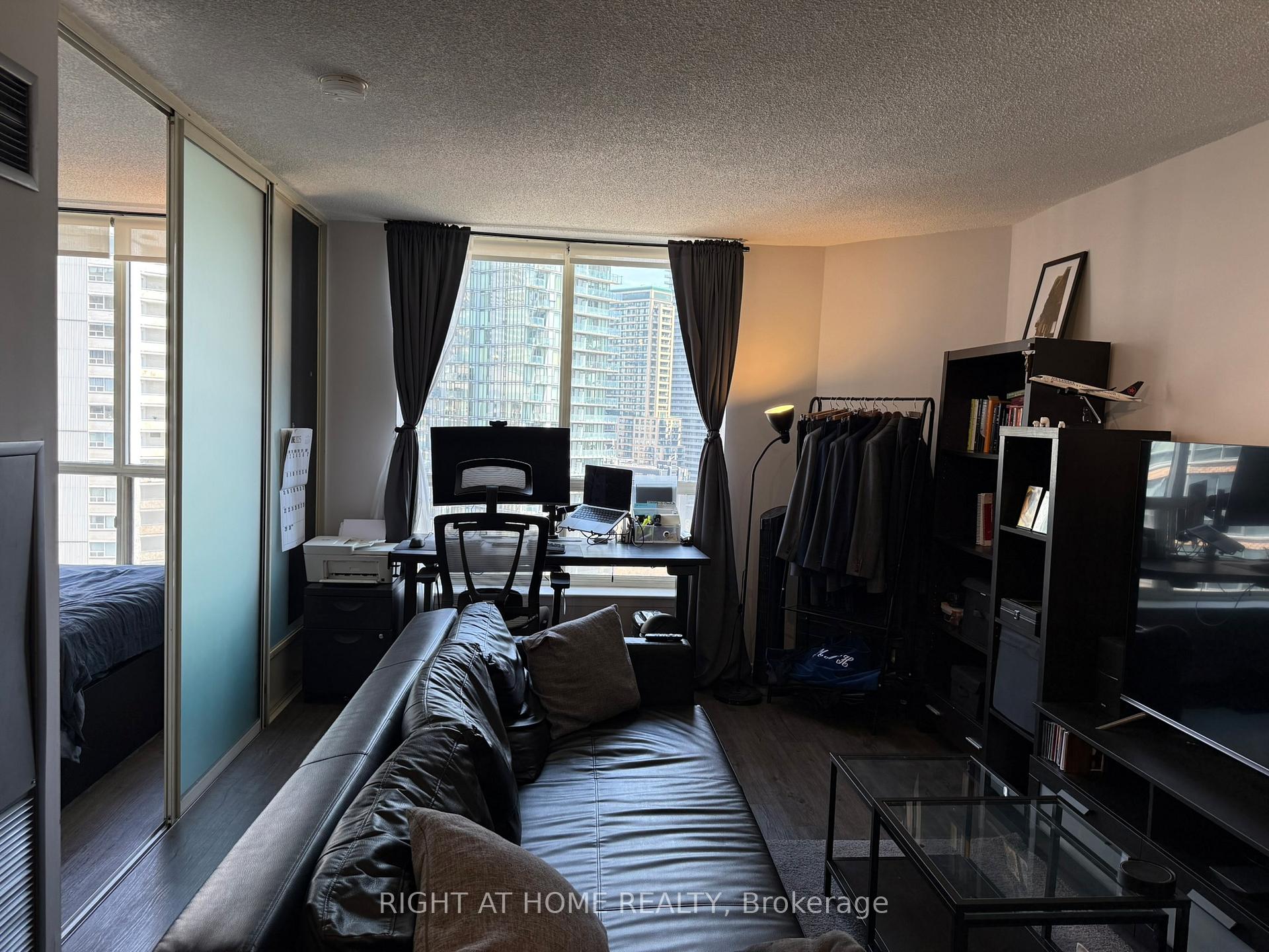 Photo 8 of Unit 2005, 44 St Joseph Street, Toronto, Bay Street Corridor — HOMEH
