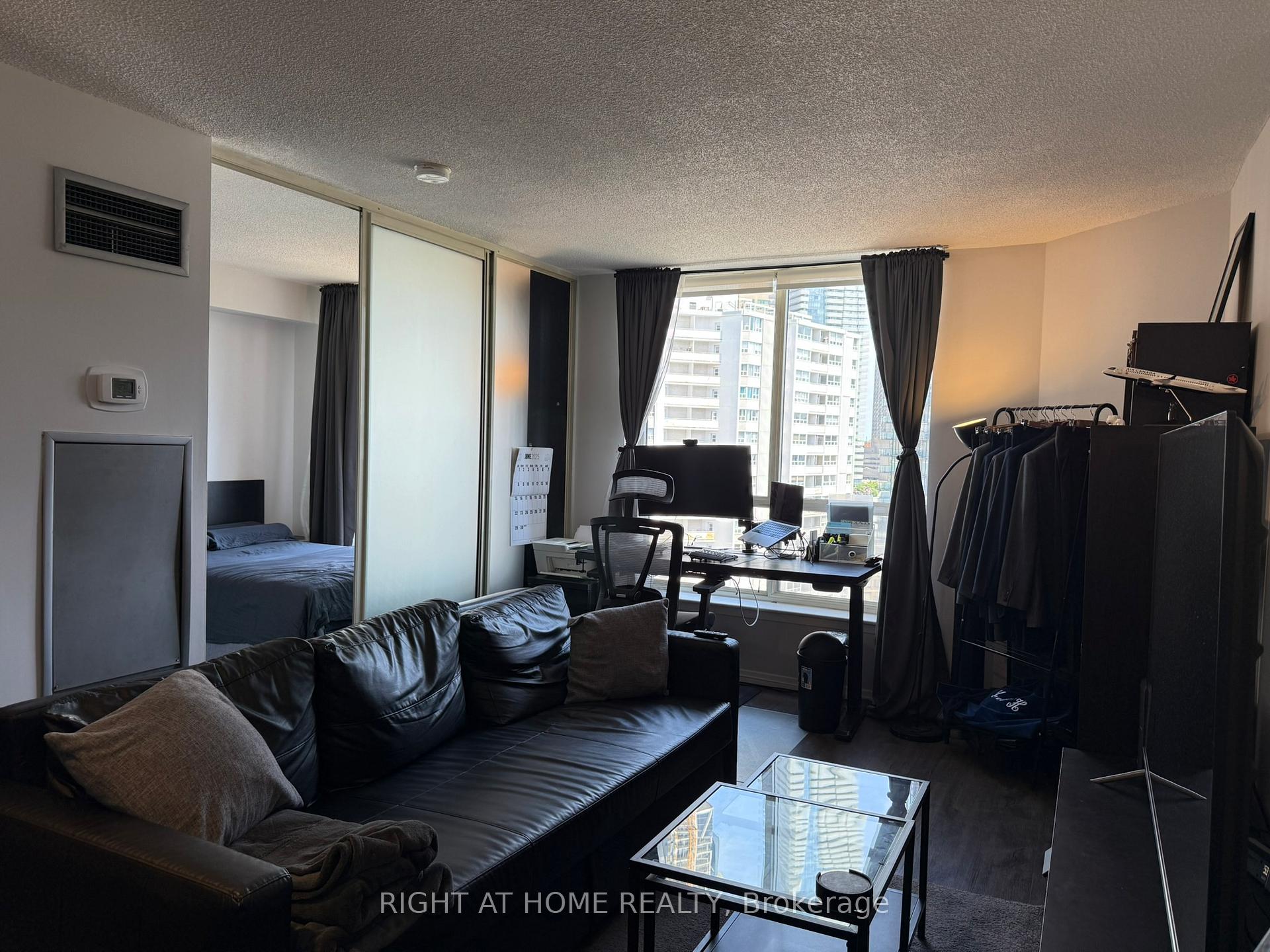 Photo 9 of Unit 2005, 44 St Joseph Street, Toronto, Bay Street Corridor — HOMEH