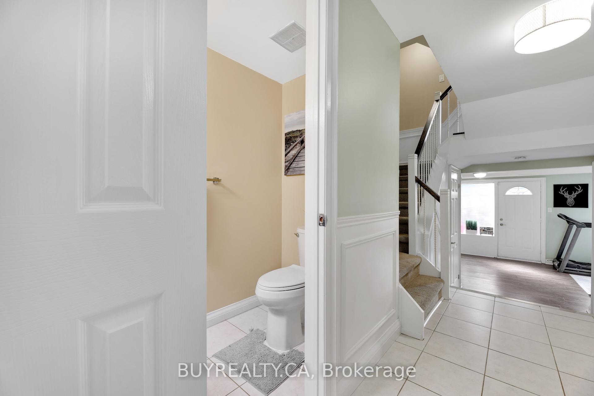 Photo 5 of Unit 72B, 104 Poplar Crescent, Aurora, Aurora Highlands — HOMEH