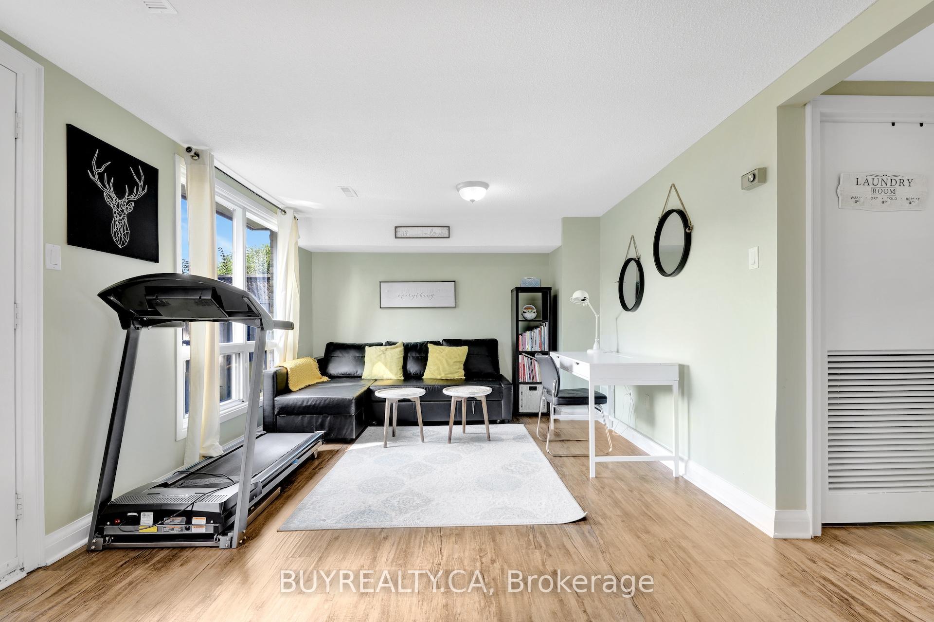 Photo 7 of Unit 72B, 104 Poplar Crescent, Aurora, Aurora Highlands — HOMEH