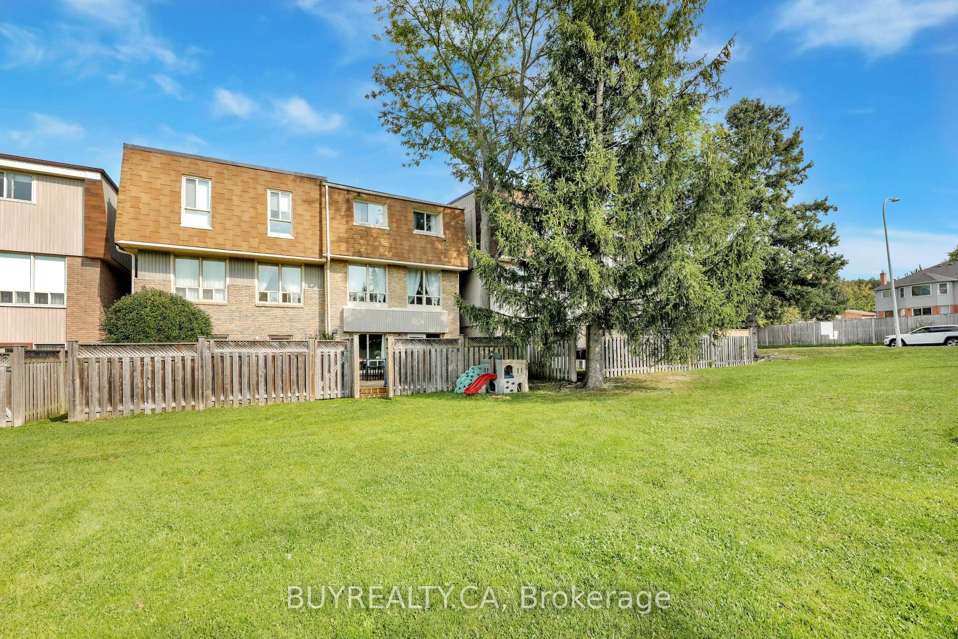 Photo 33 of Unit 72B, 104 Poplar Crescent, Aurora, Aurora Highlands — HOMEH