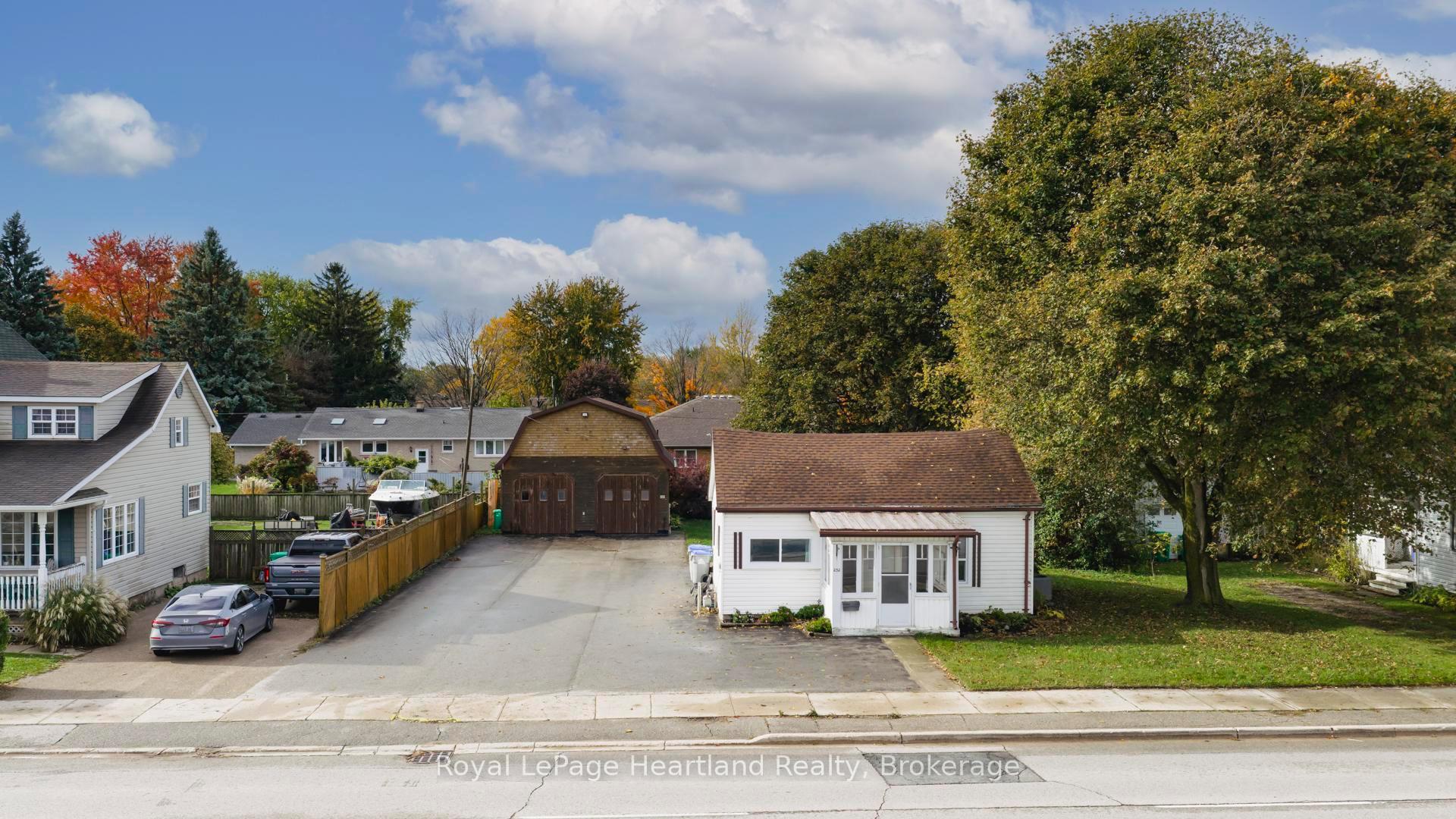 Photo 1 of 252 Huron Road, Goderich, Goderich (Town) — HOMEH