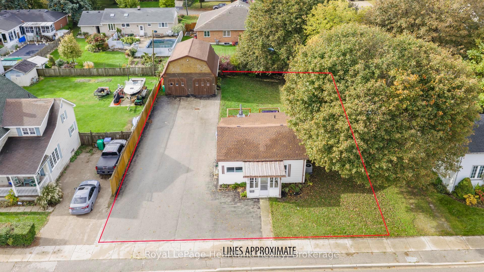 Photo 3 of 252 Huron Road, Goderich, Goderich (Town) — HOMEH