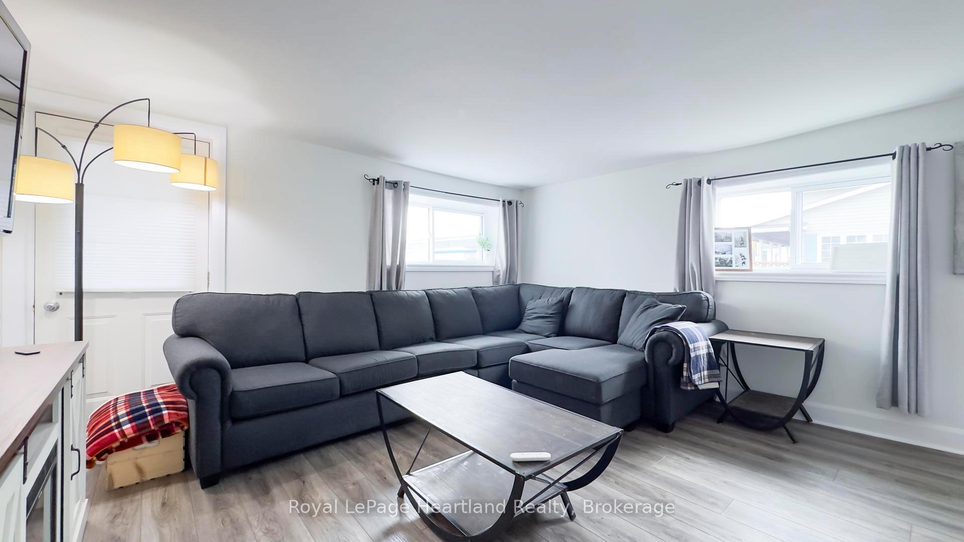 Photo 2 of 252 Huron Road, Goderich, Goderich (Town) — HOMEH