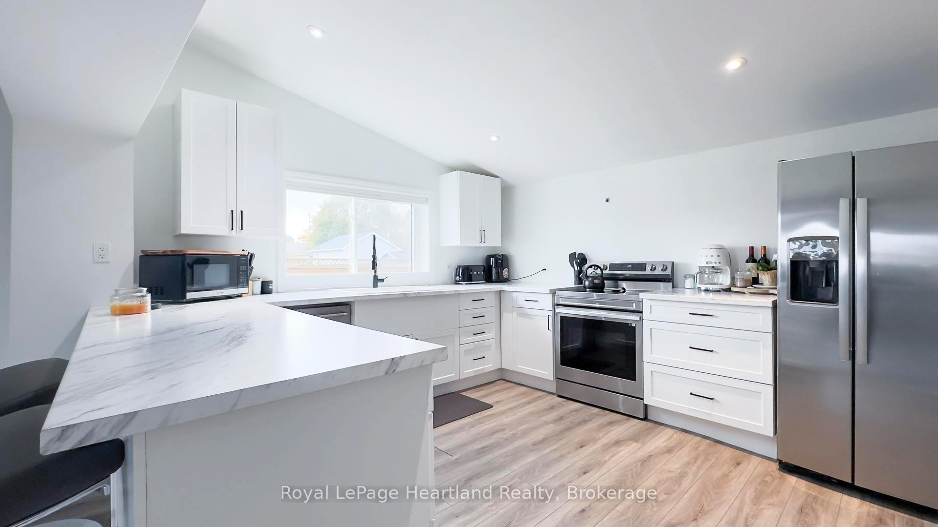 Photo 7 of 252 Huron Road, Goderich, Goderich (Town) — HOMEH