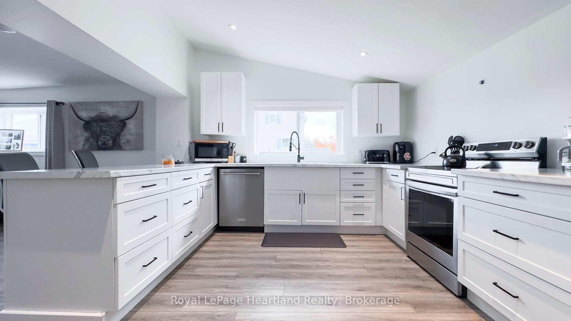 Photo 9 of 252 Huron Road, Goderich, Goderich (Town) — HOMEH